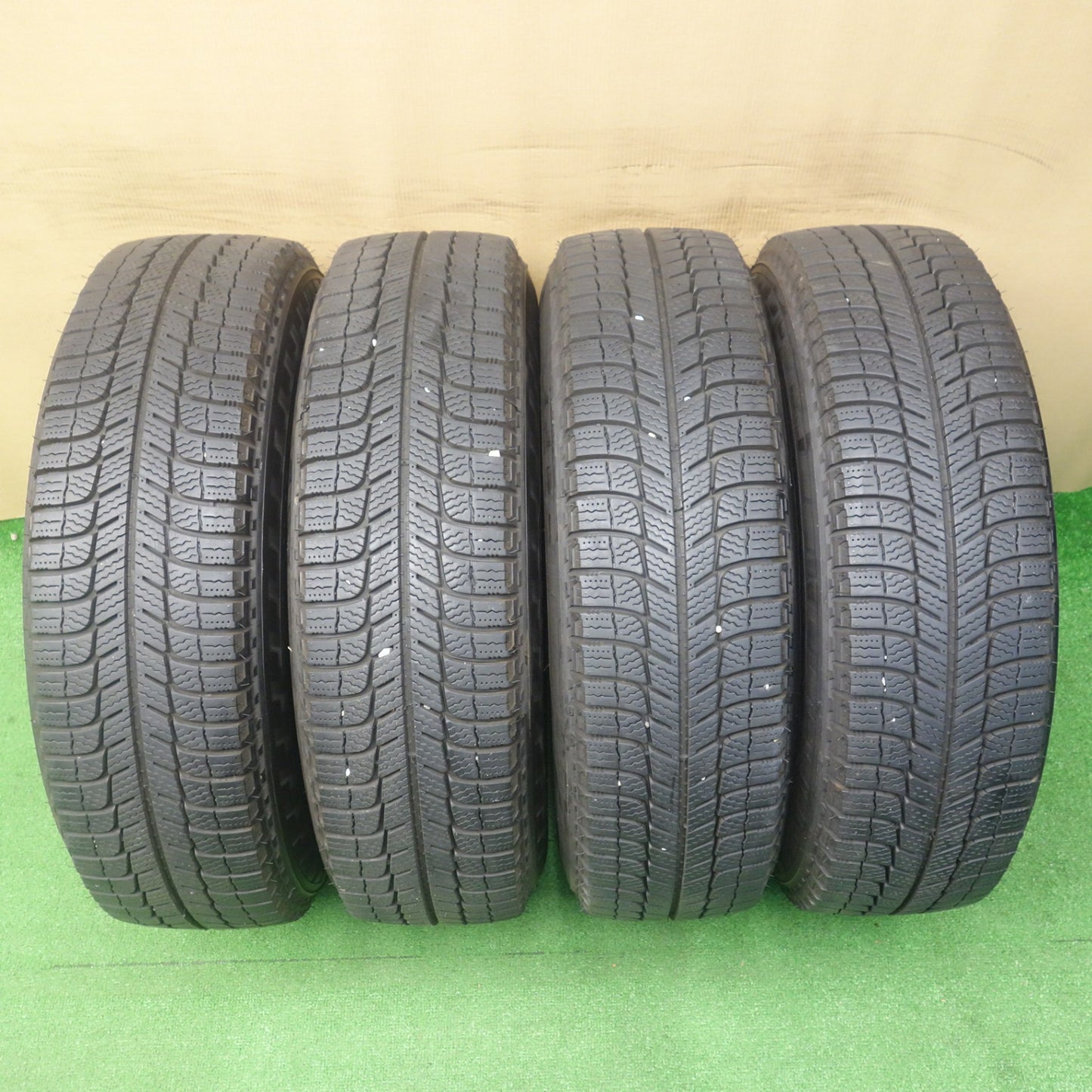 バリ溝！22年！キレイ！9.5分★スタッドレス 195/80R15 107/105R ミシュラン AGILIS X-ICE DIAVOLETTO VALERIO DV ディアヴォレット ヴァレリ 15インチ PCD139.7/6H★6041201KTス