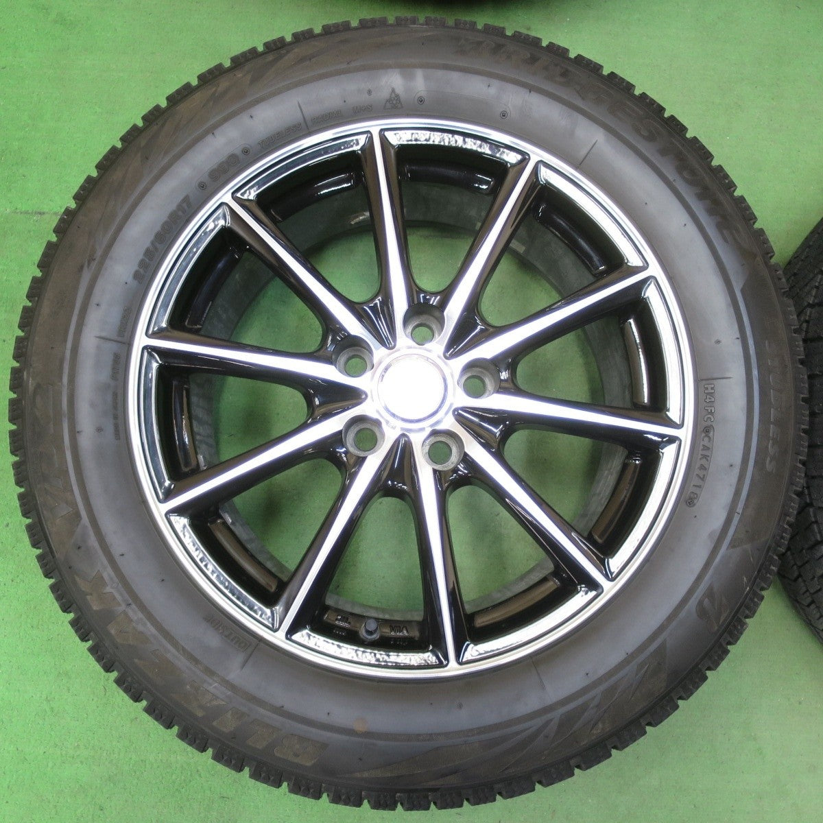バリ溝！キレイ！9.5分★スタッドレス 225/60R17 ブリヂストン ブリザック VRX2 ECO FORME エコフォルム 17インチ PCD114.3/5H★5032406イス