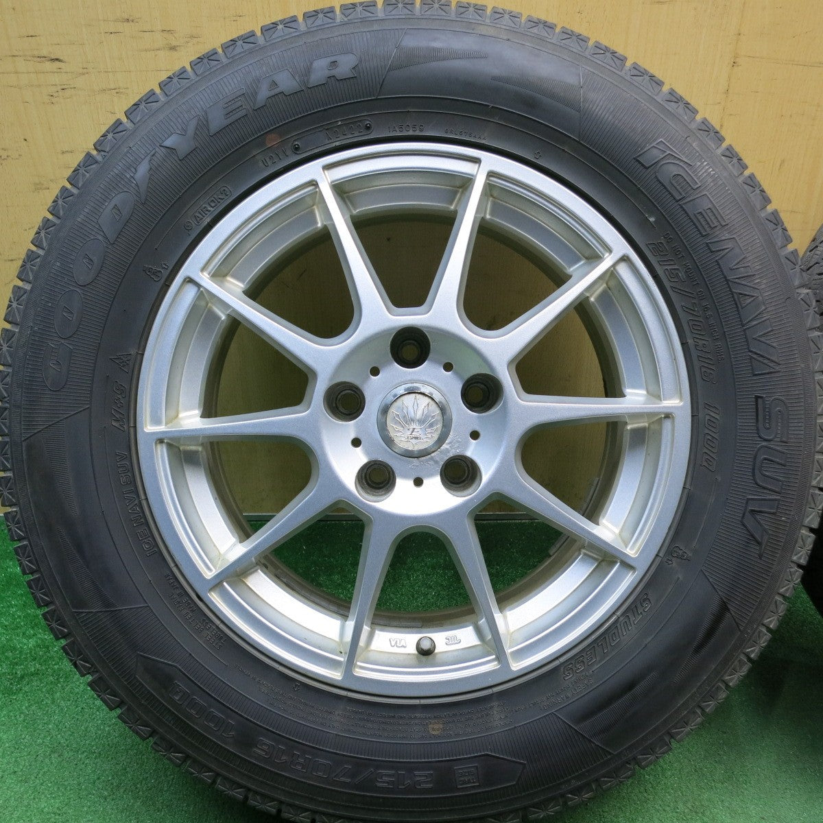バリ溝！22年！9.5分★スタッドレス 215/70R16 グッドイヤー アイスナビ SUV ESPORT 社外 アルミ 16インチ PCD114.3/5H★6041804HAス