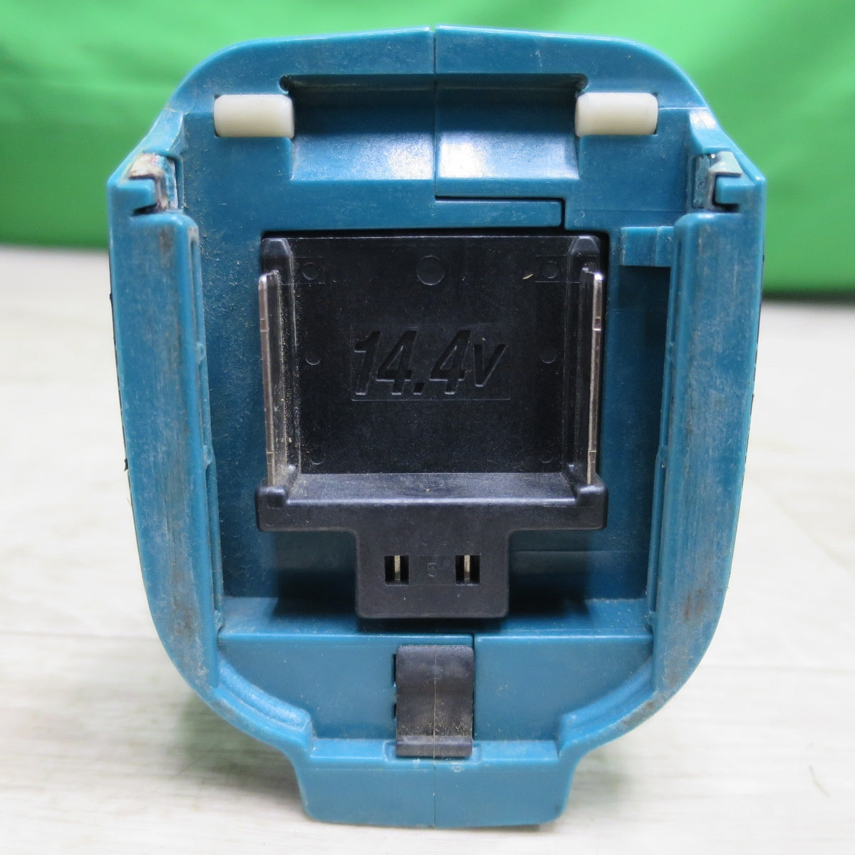 [送料無料] バッテリー2個☆マキタ 充電式 ストレートシャー 1.6mm 14.4V JS160DRF 充電器 ケース付き 切断機 電動 工具☆
