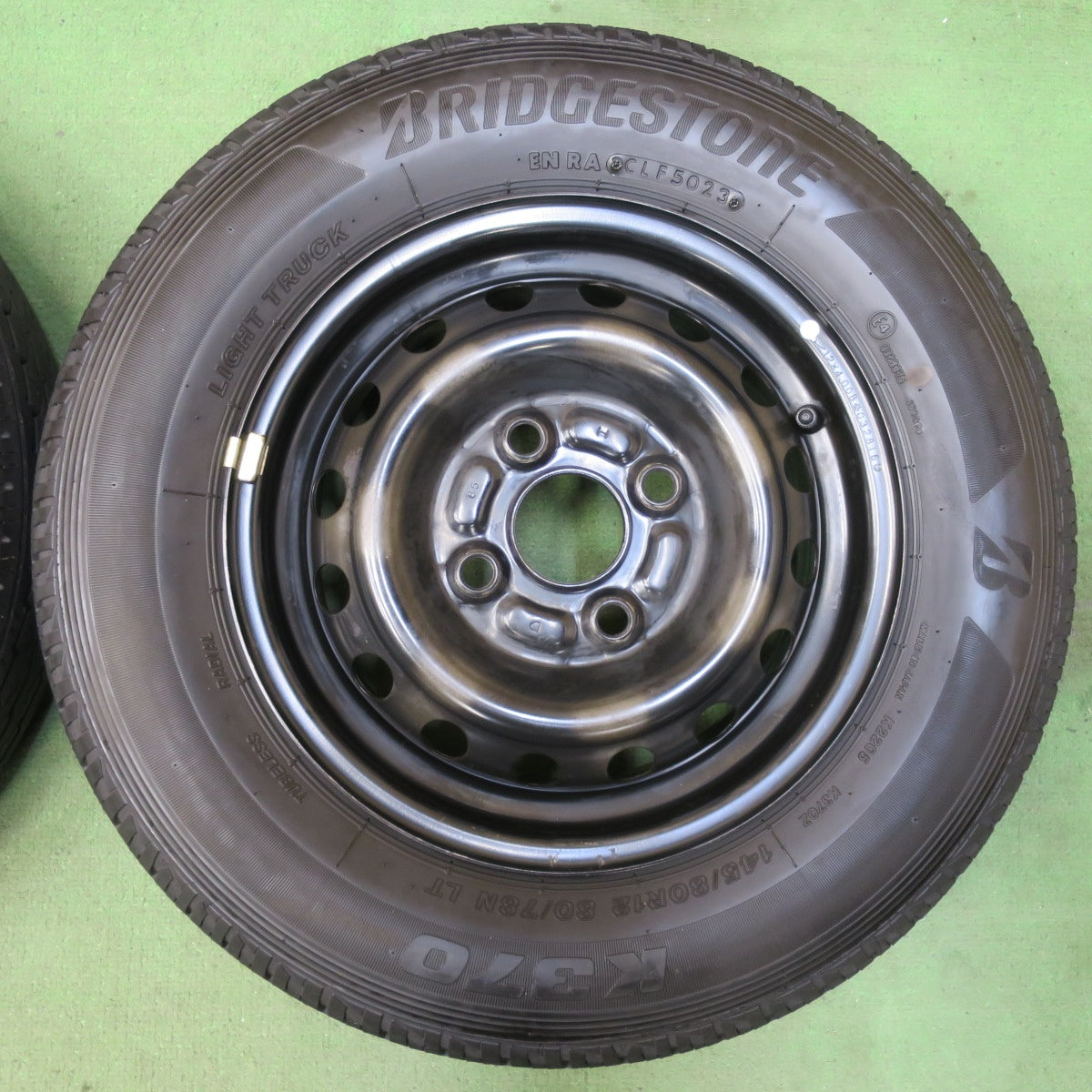 バリ溝！23年！9.5分以上★ダイハツ ハイゼット アトレー 等 純正 スチール 145/80R12 80/78N ブリヂストン K370 12インチ PCD100/4H★5103013イノ