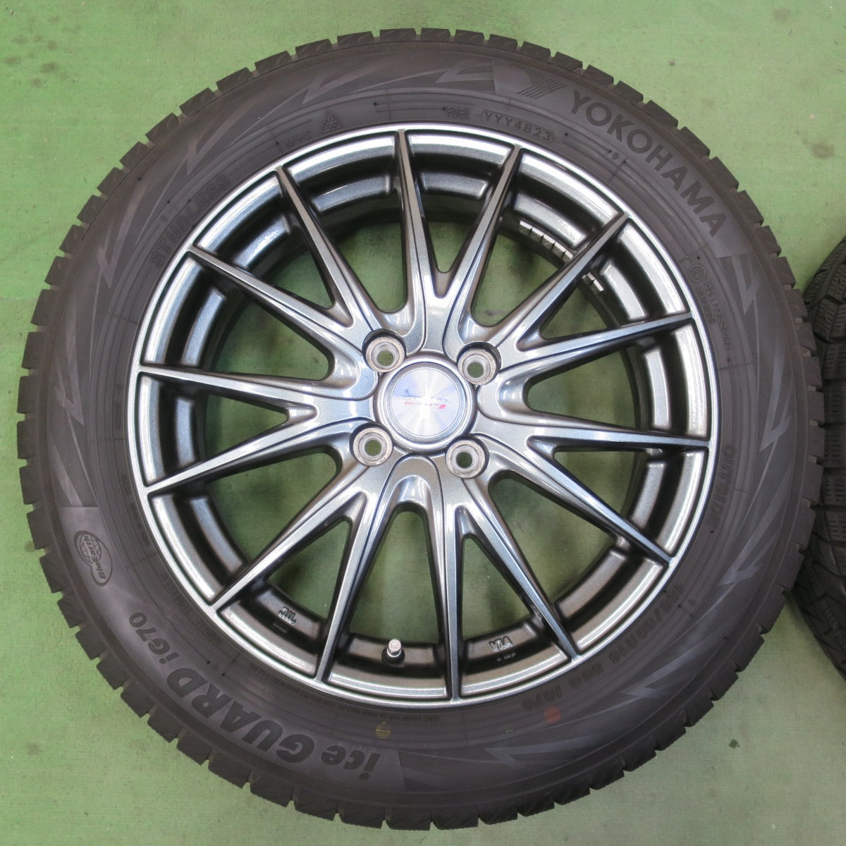 バリ溝！23年！キレイ！9分★スタッドレス 185/60R16 ヨコハマ アイスガード iG70 VELVA SPORTZ ヴェルヴァ 16インチ PCD100/4H★6032406イス