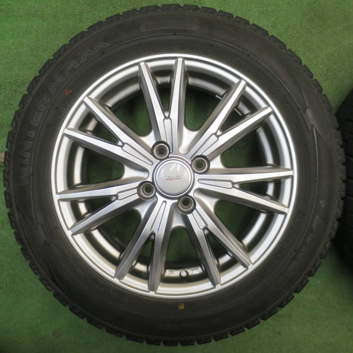 バリ溝！22年！キレイ！9.5分★スタッドレス 185/60R15 ダンロップ ウインターマックス WM02 VELVA KEVIN ヴェルヴァ ケヴィン 15インチ PCD100/4H★6052905NJス