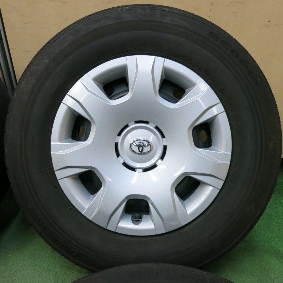 キレイ！22年★トヨタ 200系 ハイエース 純正 スチール 195/80R15 107/105N ブリヂストン エコピア RD613 15インチ PCD139.7/6H★5071112SYノ
