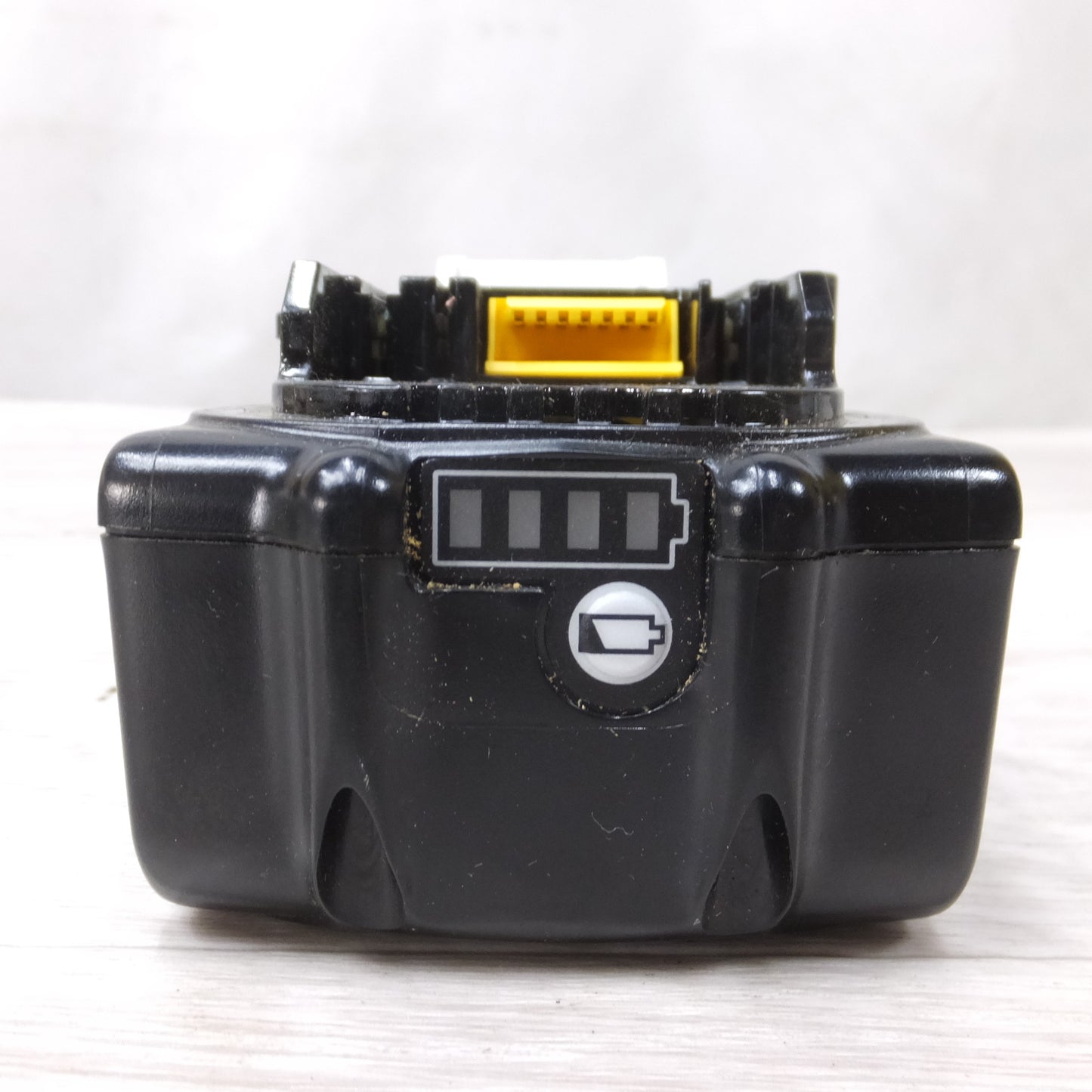 [送料無料] キレイ◆マキタ リチウム イオン バッテリー BL1830B スライド式 DC18V 3.0Ah◆