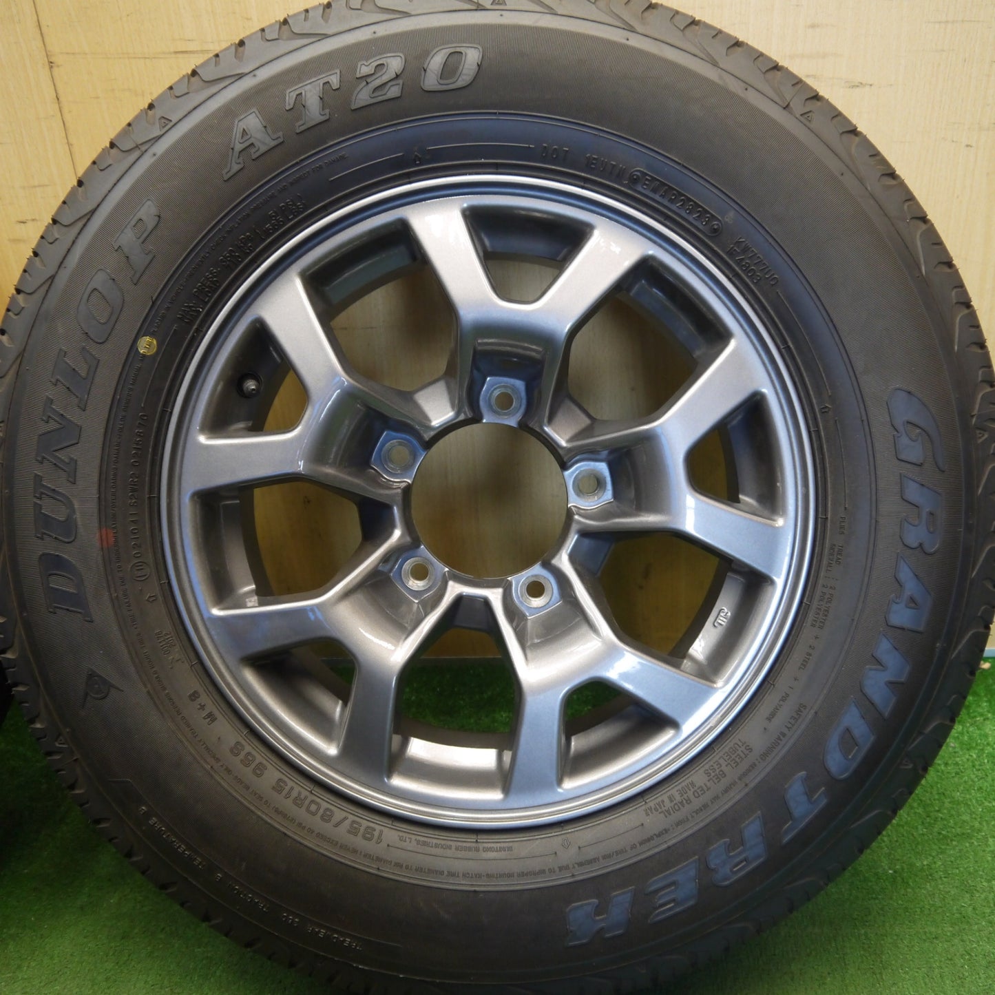 新車外し！23年◎スズキ JB74W ジムニー シエラ 純正 195/80R15 ダンロップ AT20 グラントレック 15インチ PCD139.7/5H◎6072401Hノ