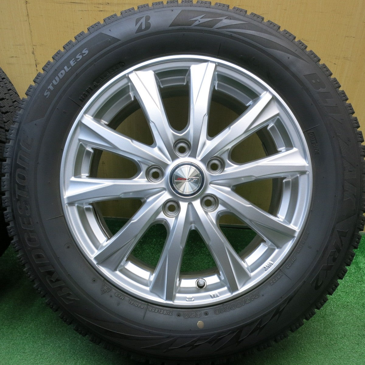 バリ溝！9分★スタッドレス 215/60R16 ブリヂストン ブリザック VRX2 JOKER ジョーカー 16インチ PCD114.3/5H★6020509HAス