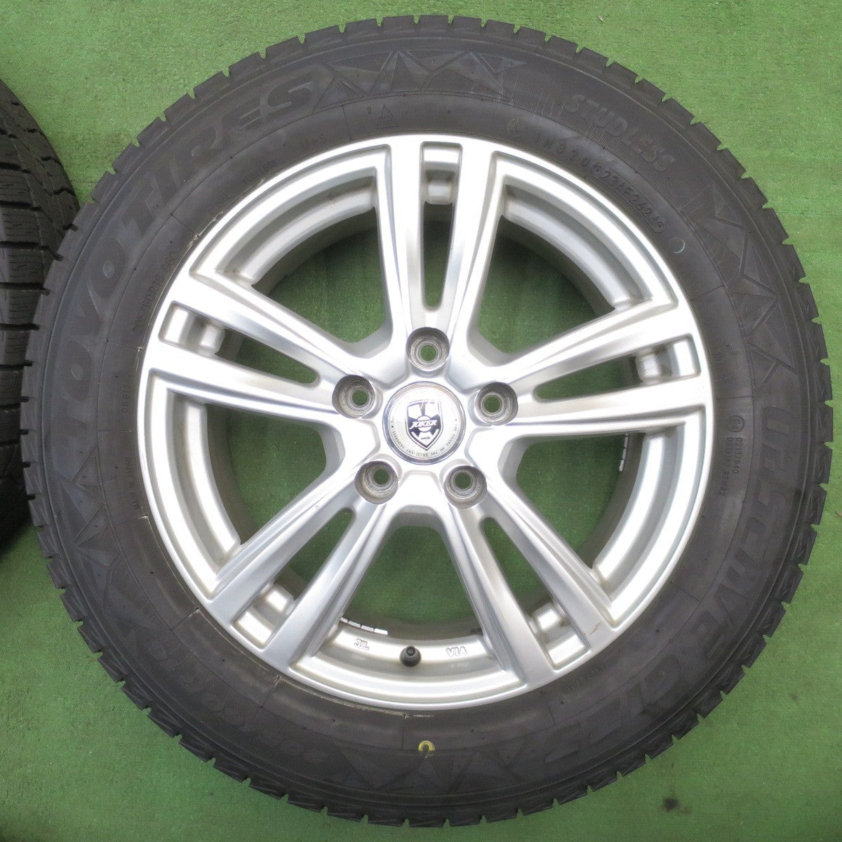 ほぼ未使用！24年！キレイ★スタッドレス 205/60R16 トーヨー オブザーブ GIZ3 JOKER ジョーカー 16インチ PCD114.3/5H★6032701NJス