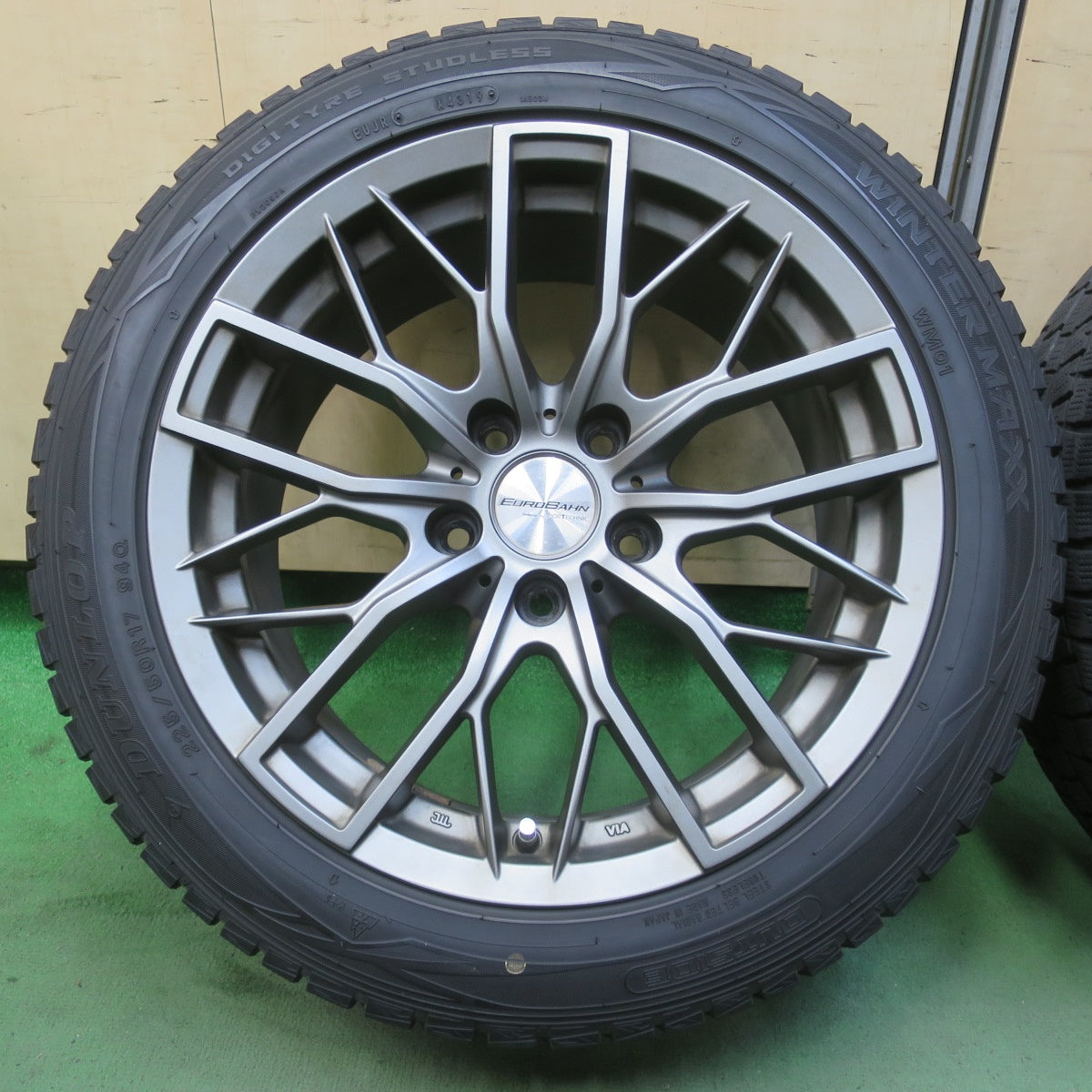 バリ溝！キレイ！8.5分★BMW 等 EUROBAHN SPORTECHNIC 225/50R17 スタッドレス ダンロップ ウインターマックス WM01 スポーツテクニック 17インチ PCD120/5H★6043015イス