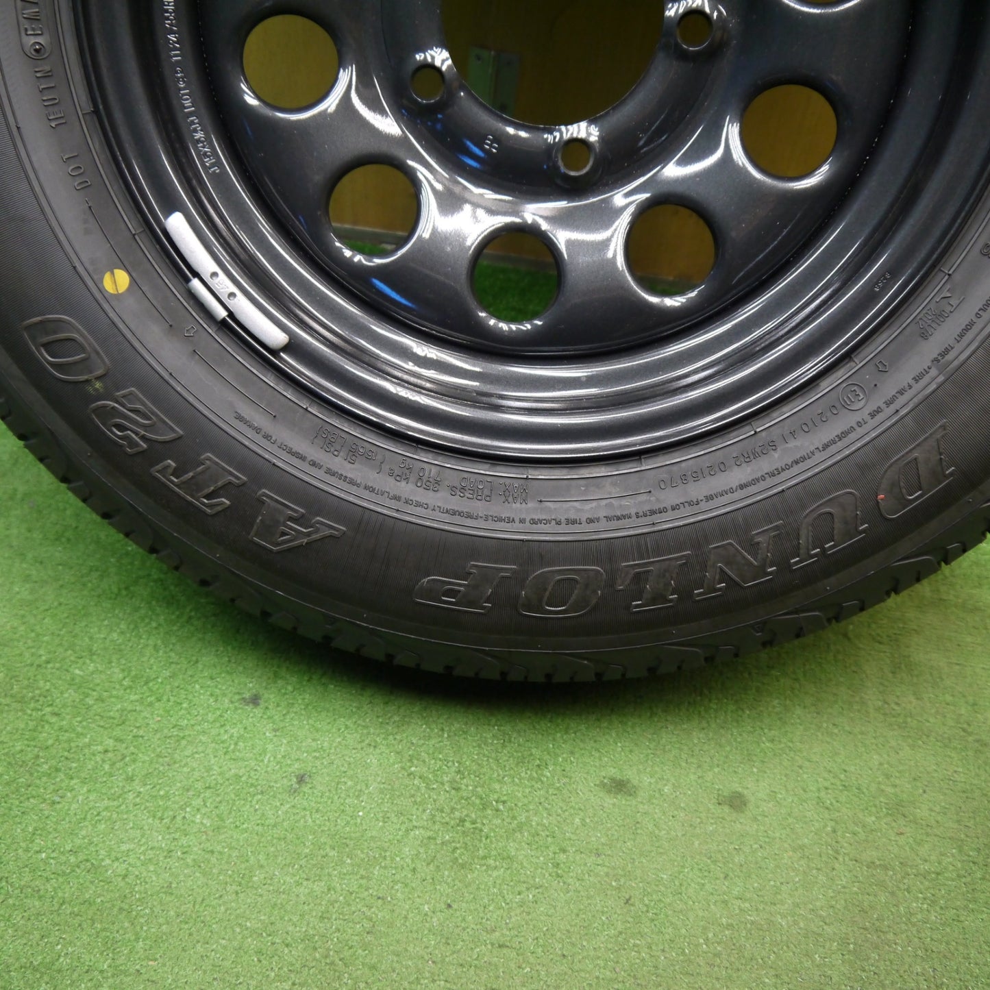 新車外し！24年！1本★スズキ ジムニー シエラ 純正 スチール 195/80R15 ダンロップ AT20 グラントレック スペア 15インチ PCD139.7/5H★5051910Hノ