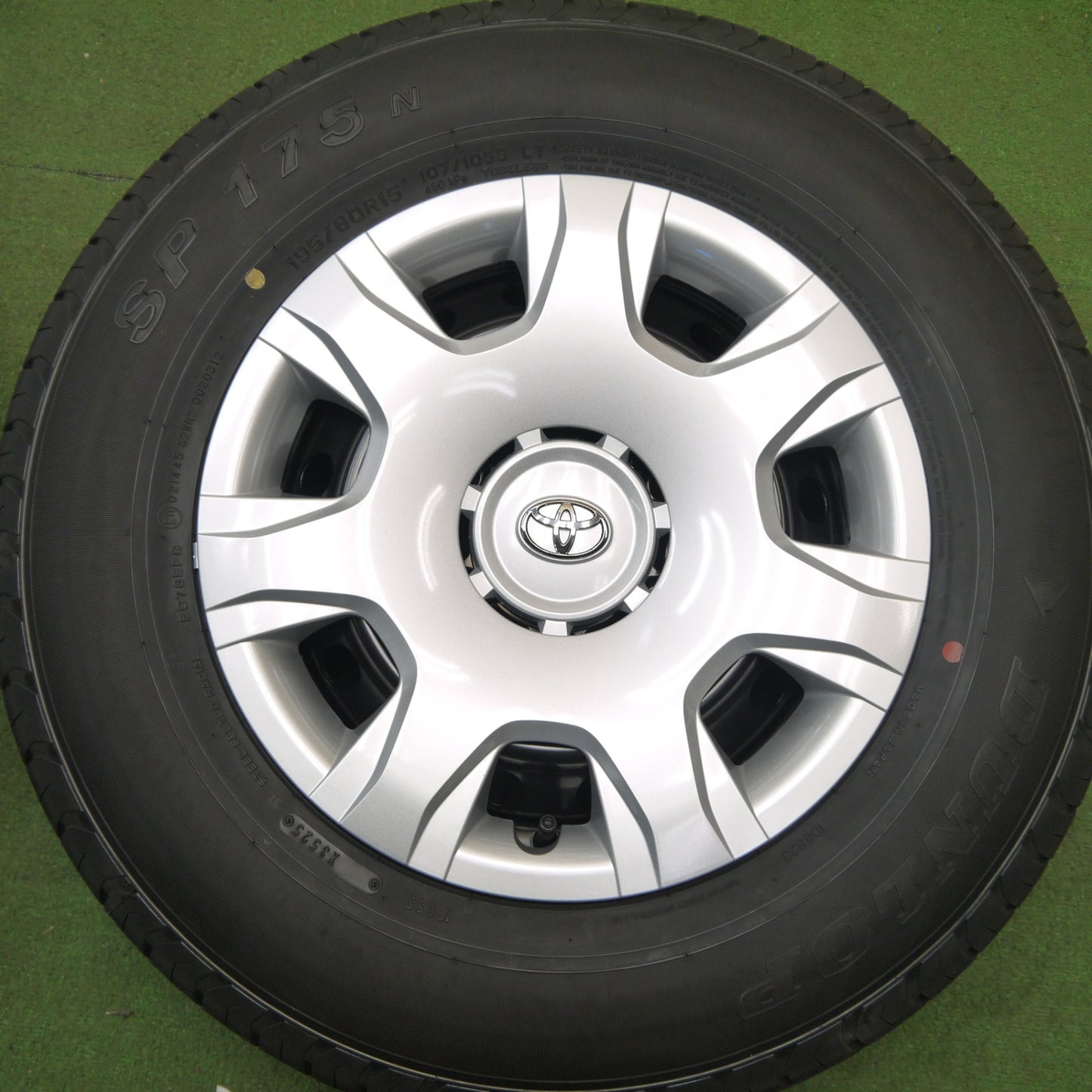 新車外し！25年★トヨタ 200系 ハイエース 純正 スチール 195/80R15 107/105S ダンロップ SP175N 15インチ PCD139.7/6H★6021005Hノ
