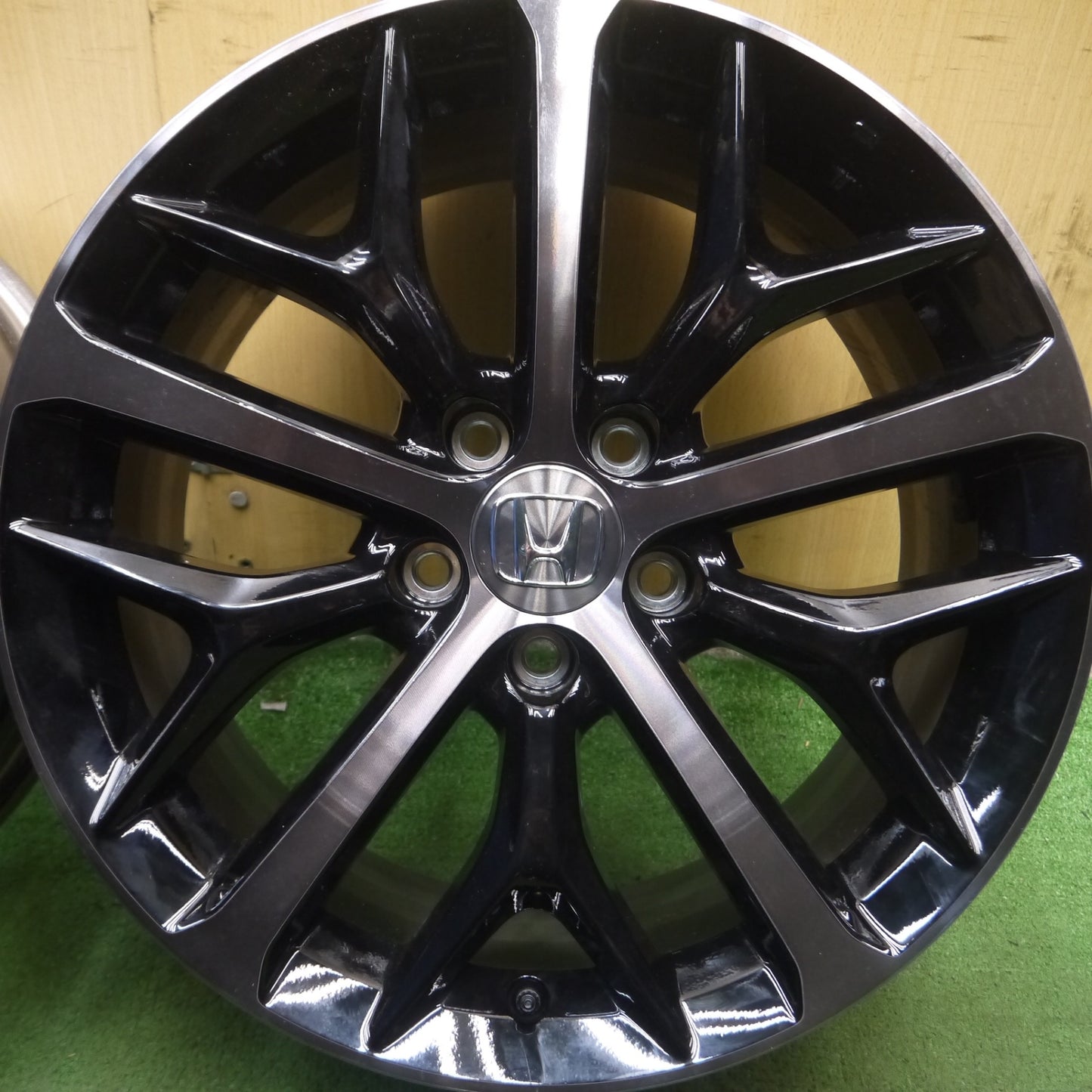 *送料無料* 新車外し★ホンダ FK7 シビック ハッチバック 純正 ホイール 18インチ 18×8J PCD114.3/5H★4061811Hホ