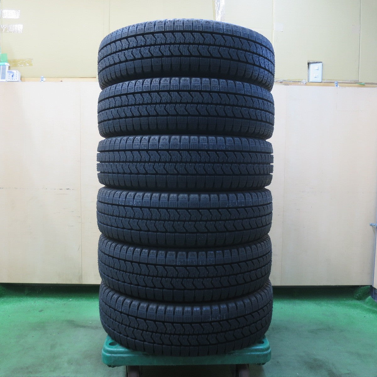 未使用！25年！6本★トラック タイヤ 205/70R16 111/109N スタッドレス ブリヂストン ブリザック W989 16インチ★6010704イスタ