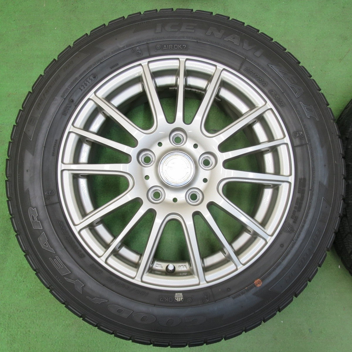 バリ溝！8.5分★スタッドレス 195/65R15 グッドイヤー アイスナビ ZEA2 ravrion selzer ラブリオン 15インチ PCD114.3/5H★5021117イス