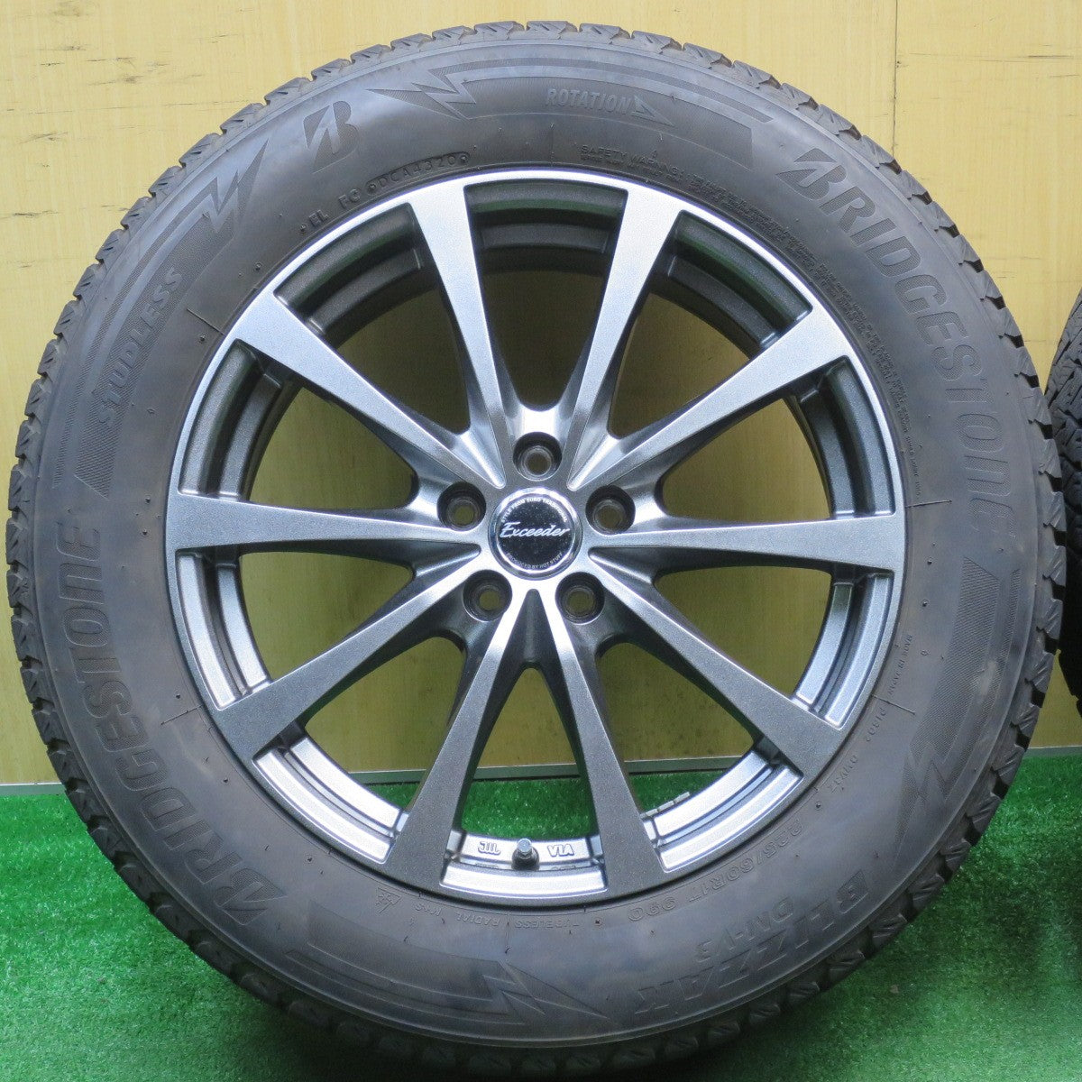 バリ溝！キレイ！9分★フォレスター XV 等 225/60R17 スタッドレス ブリヂストン ブリザック DM-V3 Exceeder エクシーダー 17インチ PCD100/5H★5121805NJス