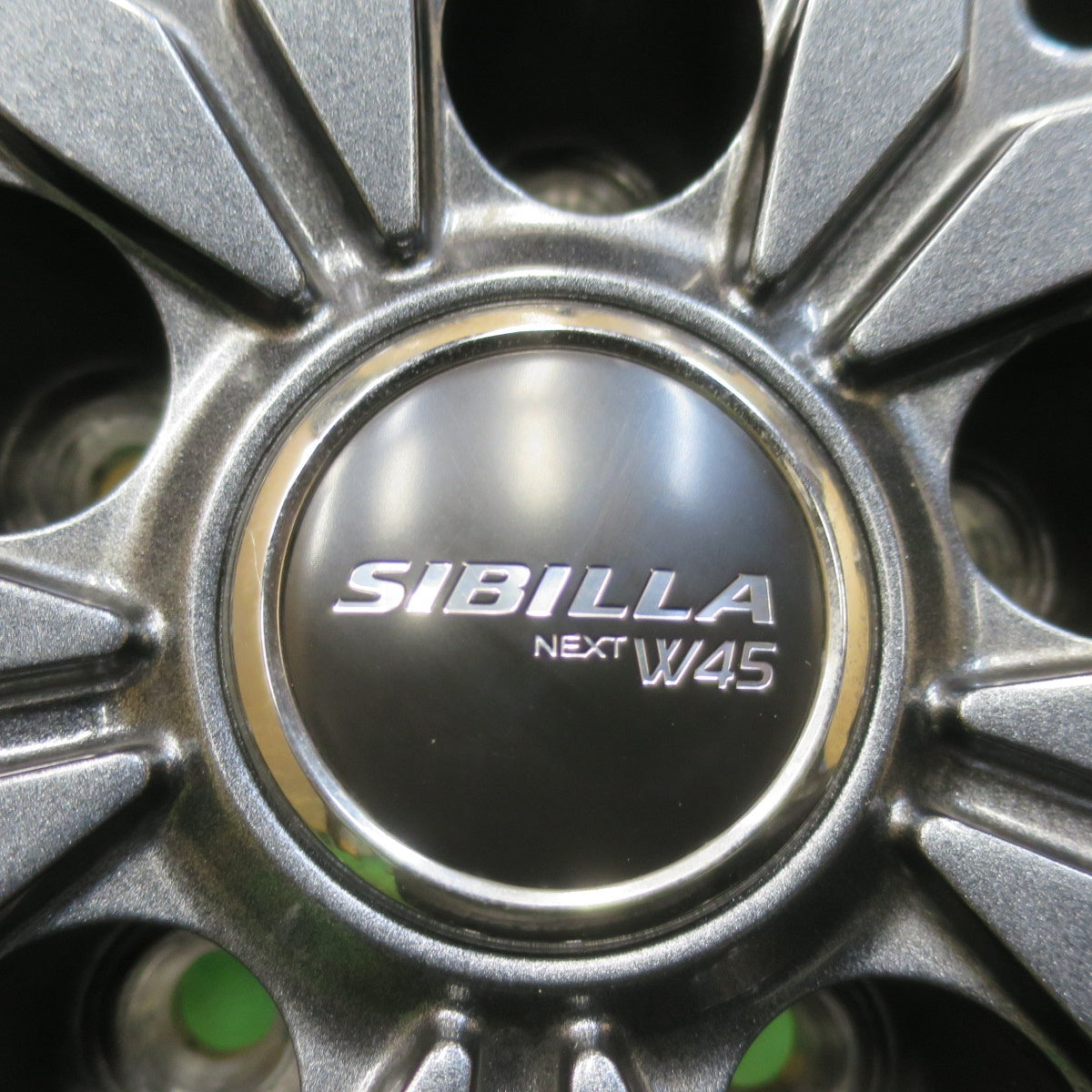 バリ溝！24年！キレイ！ほぼ10分★スタッドレス 225/65R17 ブリヂストン ブリザック DM-V3 SIBILLA NEXT W45 シビラ 17インチ PCD114.3/5H★6011205イス