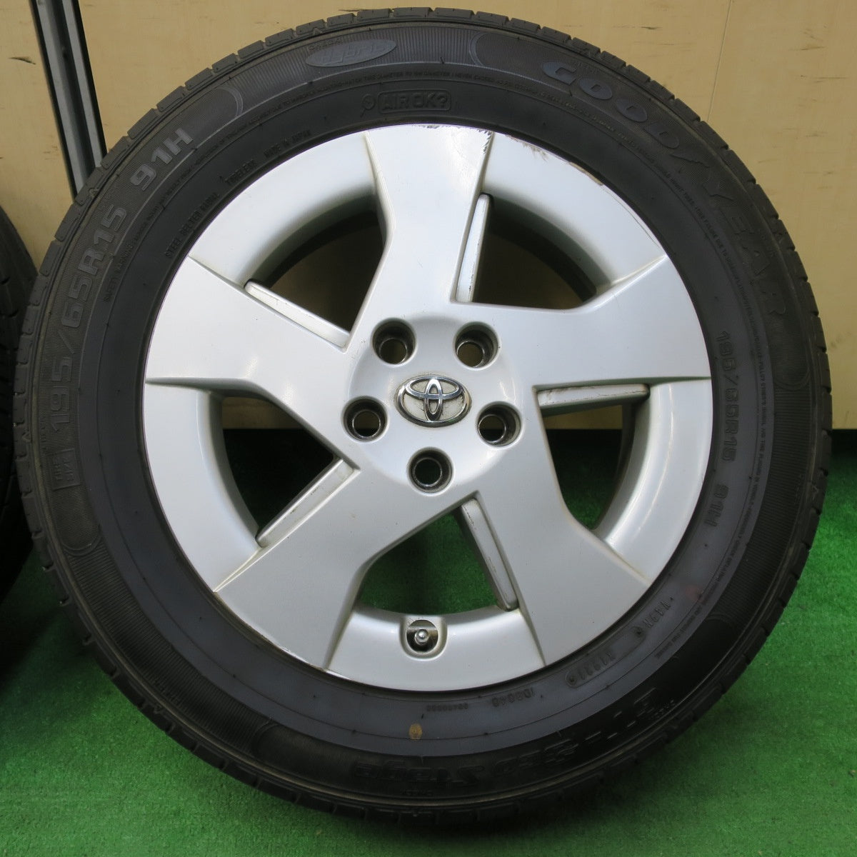 *送料無料* バリ溝！22年！ほぼ10分★トヨタ 30系 プリウス 純正 195/65R15 ヨコハマ BluEarth-ES ES32 グッドイヤー GT-Eco Stage PCD100/5H★4062105イノ