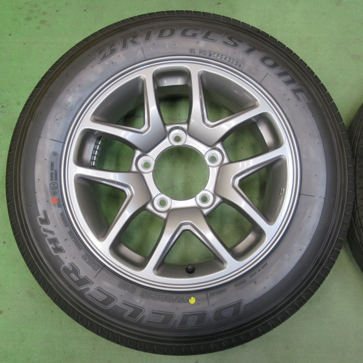新車外し！25年★スズキ JB64W ジムニー 純正 175/80R16 ブリヂストン デューラー H/L 852 DUELER 16インチ PCD139.7/5H★6041506イノ