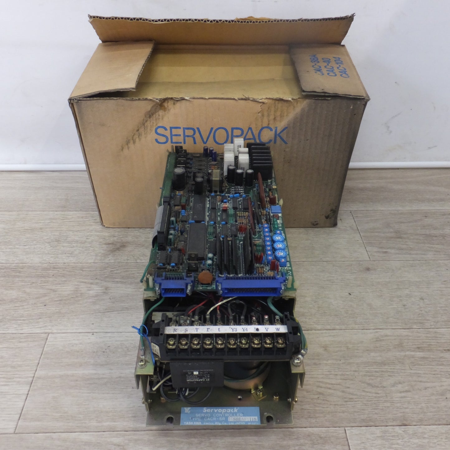 現状品★安川電機 YASKAWA サーボコントローラー SERVO CONTROLLER サーボパック Servopack CACR-SR★