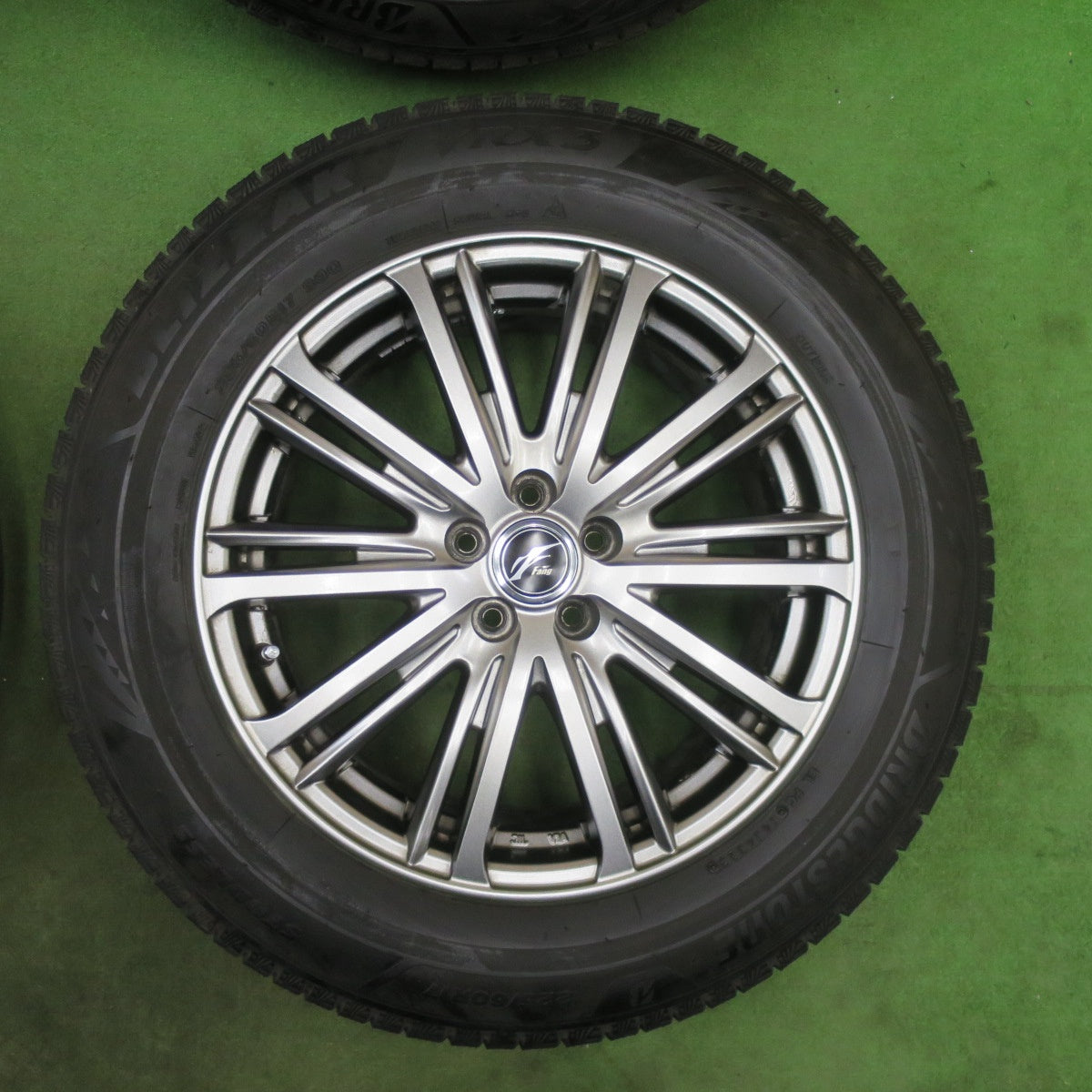 バリ溝！23年！キレイ！8.5分★フォレスター 等 225/60R17 スタッドレス ブリヂストン ブリザック VRX3 Fang ファング 17インチ PCD100/5H★6022101TTス