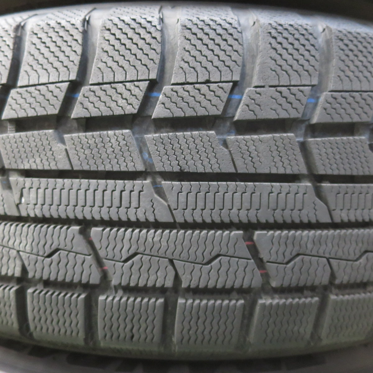バリ溝！22年！9.5分★スタッドレス 225/60R18 トーヨー ウインター トランパス TX D.O.S. TURBINE II DOS タービン 18インチ PCD114.3/5H★6031406イス