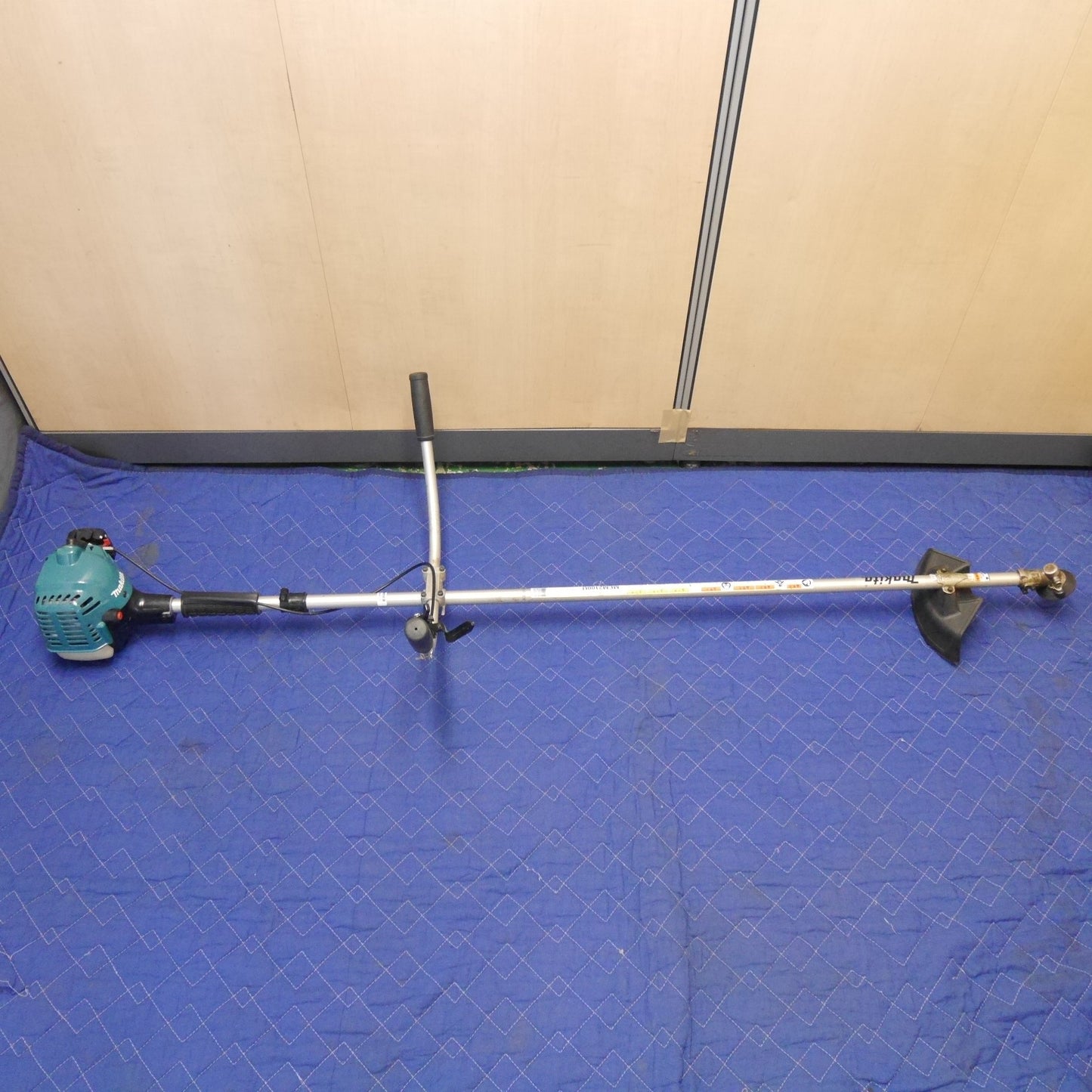 【岐阜発 直接引取限定】☆マキタ エンジン 刈払機 MEM2100U 刈り払い機 makita 草刈機 草刈り機 混合 ガソリン 両手 ハンドル☆