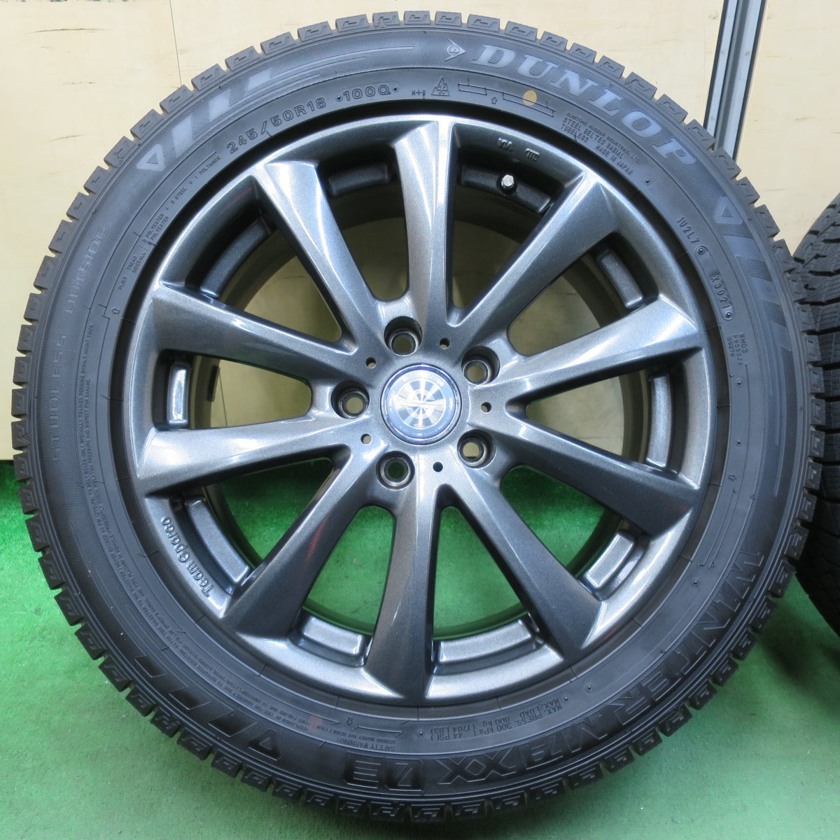 [送料無料] バリ溝！21年！キレイ！9.5分以上★BMW 等 Team Sparco 245/50R18 スタッドレス ダンロップ ウインターマックス03 18インチ PCD120/5H★5013106イス