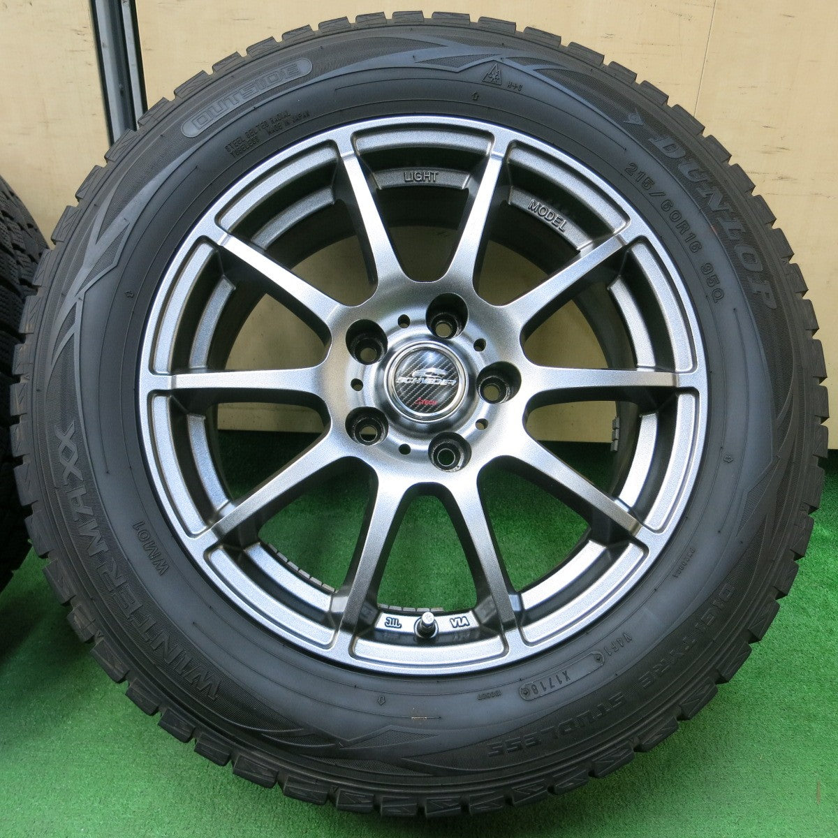 *送料無料* バリ溝！キレイ！9.5分★スタッドレス 215/60R16 ダンロップ ウインターマックス WM01 SCHNEIDER シュナイダー PCD114.3/5H★4042803イス