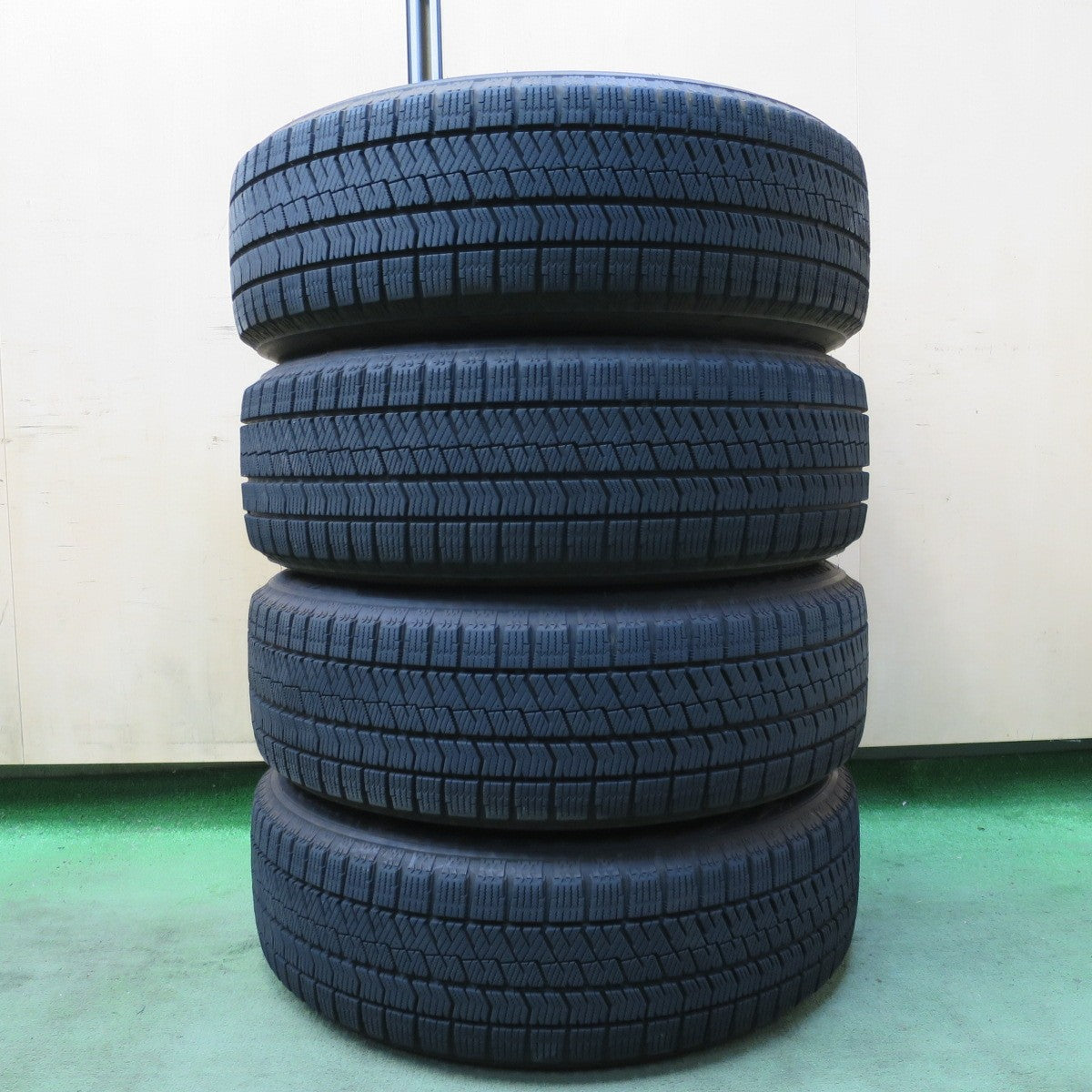 バリ溝！23年！キレイ！9.5分◎スタッドレス 195/60R17 ブリヂストン ブリザック VRX2 Galeria GM01 ガレリア 17インチ PCD114.3/5H◎6080404NGス