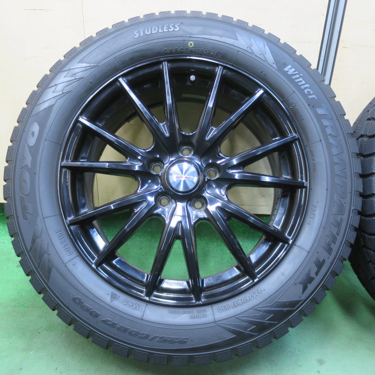 バリ溝！キレイ！9.5分以上★スタッドレス 225/60R17 トーヨー ウインター トランパス TX VELVA SPORT ヴェルヴァ スポーツ 17インチ PCD114.3/5H★6012002イス