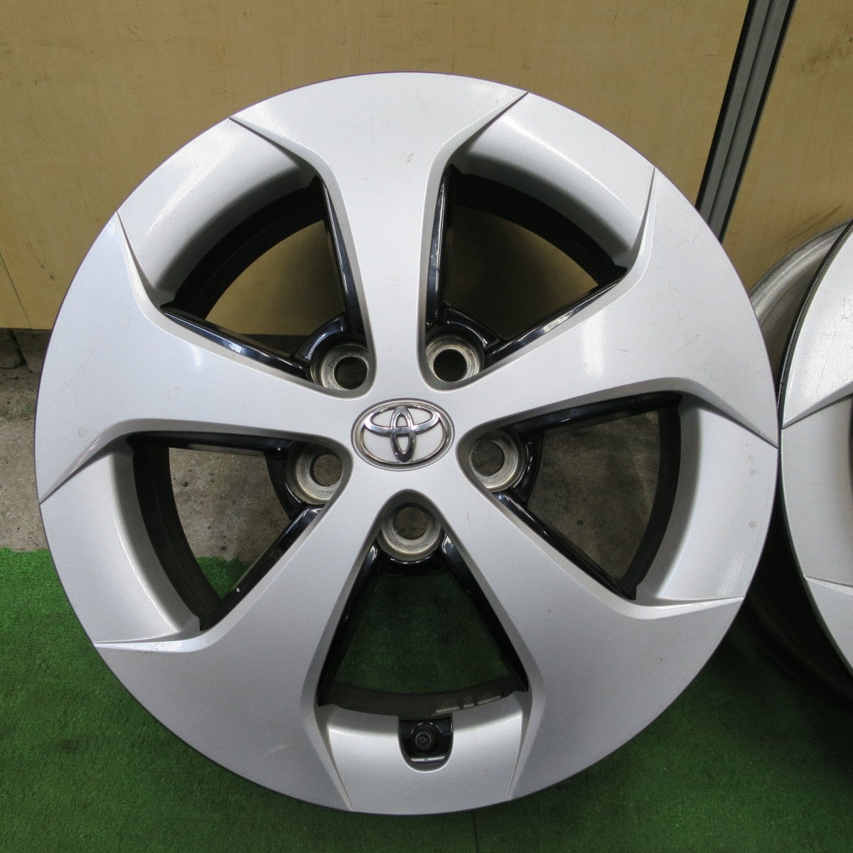 4本価格★トヨタ 30系 プリウス 純正 ホイール 15インチ 15×6J PCD100/5H★6052904NGホ