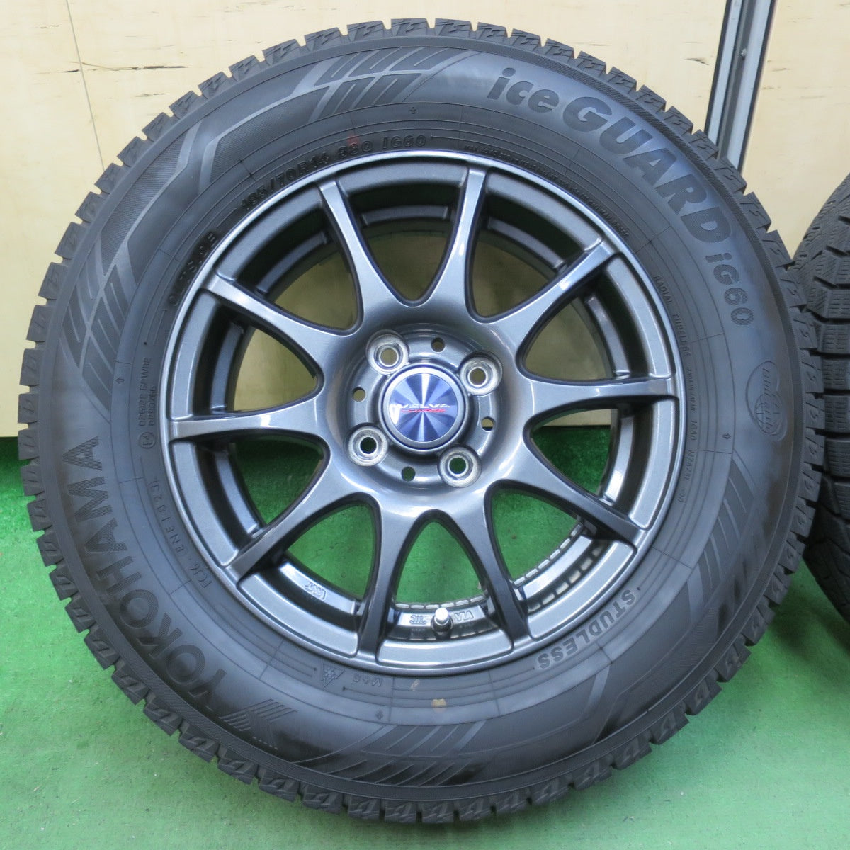 バリ溝！23年！キレイ！9.5分★スタッドレス 185/70R14 ヨコハマ アイスガード iG60 VELVA CHARGE ヴェルヴァ 14インチ PCD100/4H★5041205イス