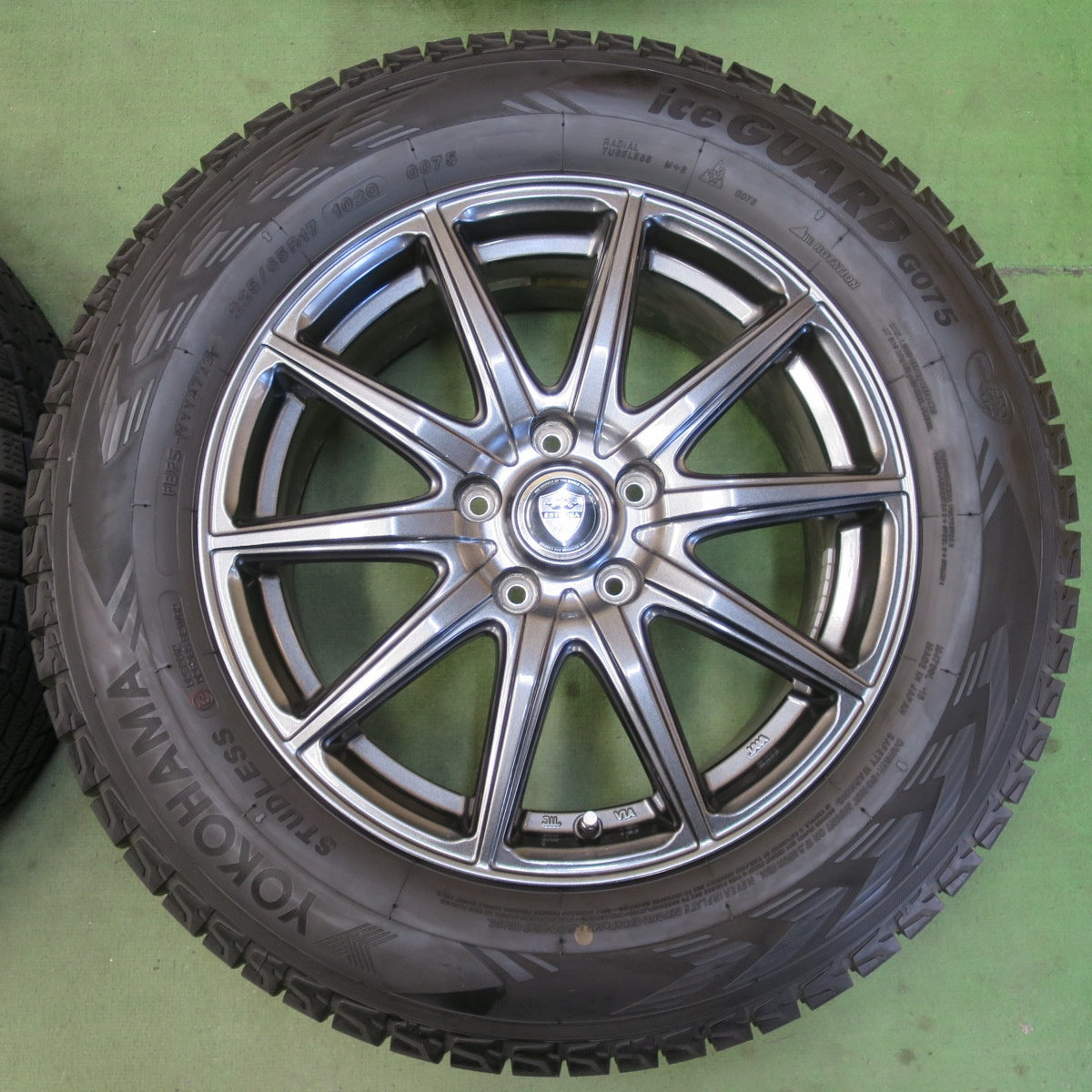 バリ溝！23年！キレイ！ほぼ10分★スタッドレス 225/65R17 ヨコハマ アイスガード G075 ESTROSA エステローザ 17インチ PCD114.3/5H★6040801イス