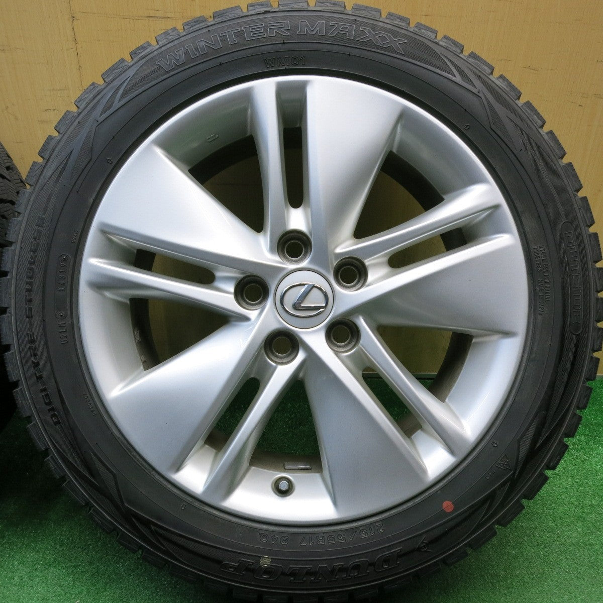 バリ溝！キレイ！9.5分以上★レクサス HS 純正 215/55R17 スタッドレス ダンロップ ウインターマックス WM01 17インチ PCD114.3/5H★5122103HAス