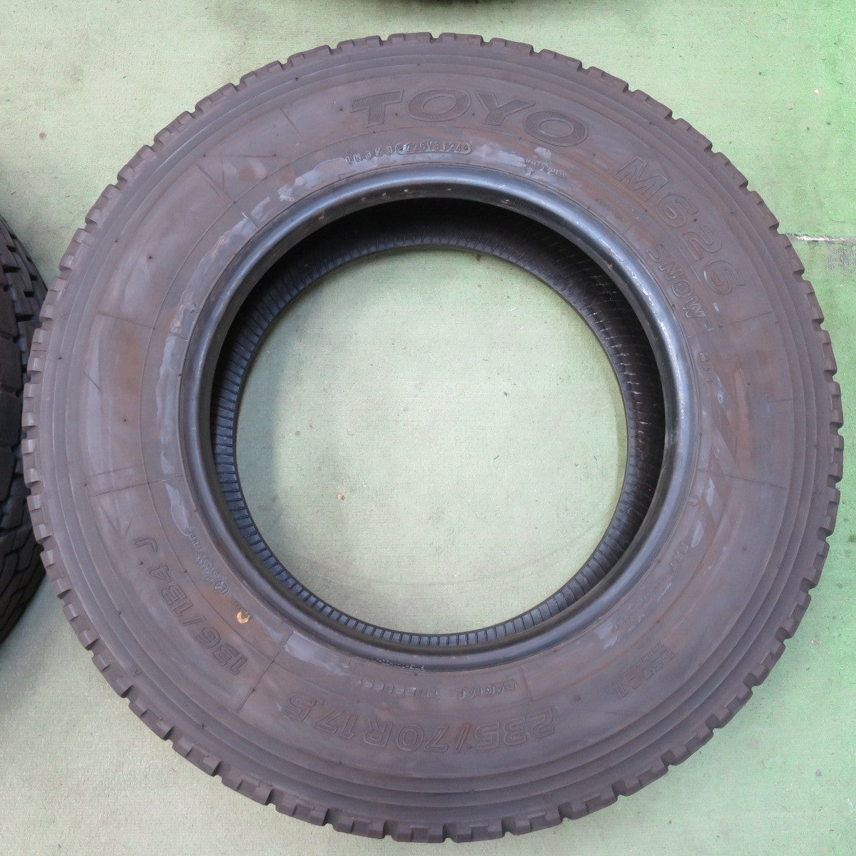 バリ溝！24年！9分★トラック 高荷重 トレーラー 等 タイヤ 235/70R17.5 136/134J トーヨー M626 オールシーズン ミックス 17.5インチ★6072904イスタ