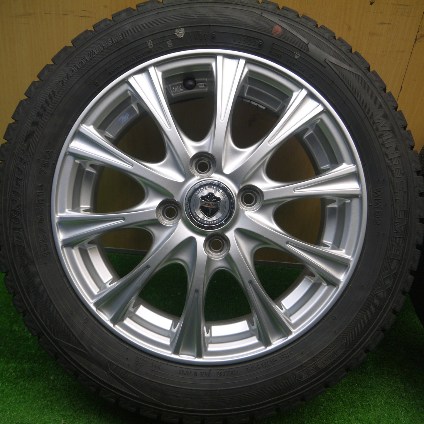 [送料無料] バリ溝！22年！9.5分★スタッドレス 155/65R14 ダンロップ ウインターマックス WM02 JOKER ジョーカー 14インチ PCD100/4H★4111102Hス