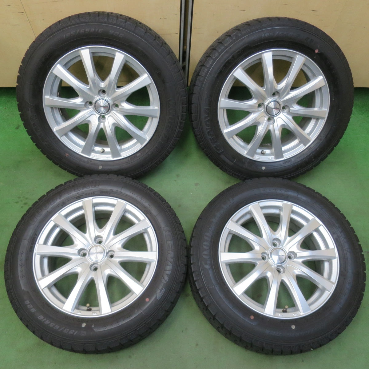 バリ溝！キレイ！8.5分★スタッドレス 195/65R16 グッドイヤー アイスナビ7 ravrion RS01 ラブリオン 16インチ PCD100/4H★6022301イス