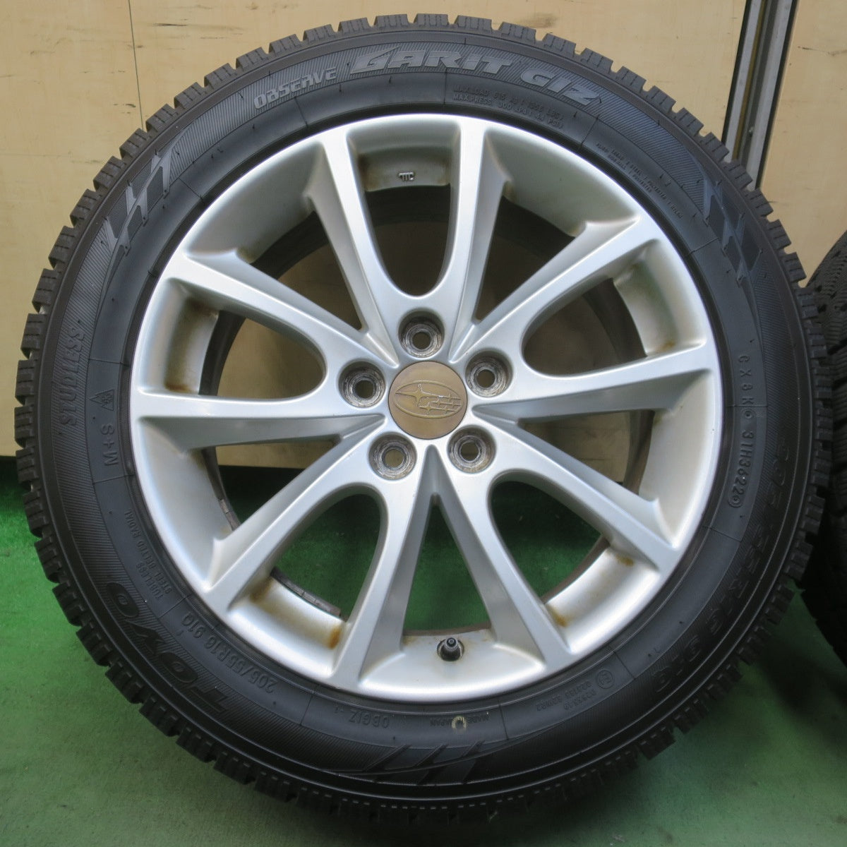 バリ溝！22年！9.5分以上◎スバル インプレッサ スポーツ 純正 205/55R16 スタッドレス トーヨー オブザーブ ガリット GIZ 16インチ PCD100/5H◎6082403イス