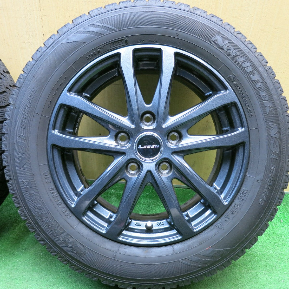 バリ溝！キレイ！8.5分★スタッドレス 195/65R15 オートバックス ノーストレック N3i LEBEN レーベン 15インチ PCD114.3/5H★6050202HAス