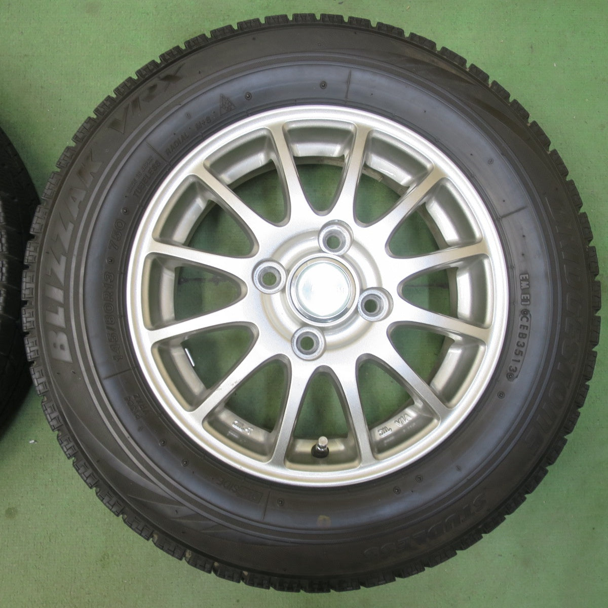 キレイ★スタッドレス 145/80R13 ブリヂストン ブリザック VRX ECO FORME エコフォルム 13インチ PCD100/4H★6043001イス