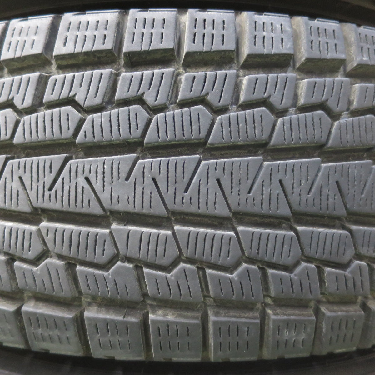 バリ溝！キレイ！9.5分★スタッドレス 215/70R16 ヨコハマ アイスガード G075 STRANGER ストレンジャー 16インチ PCD114.3/5H★6031104イス