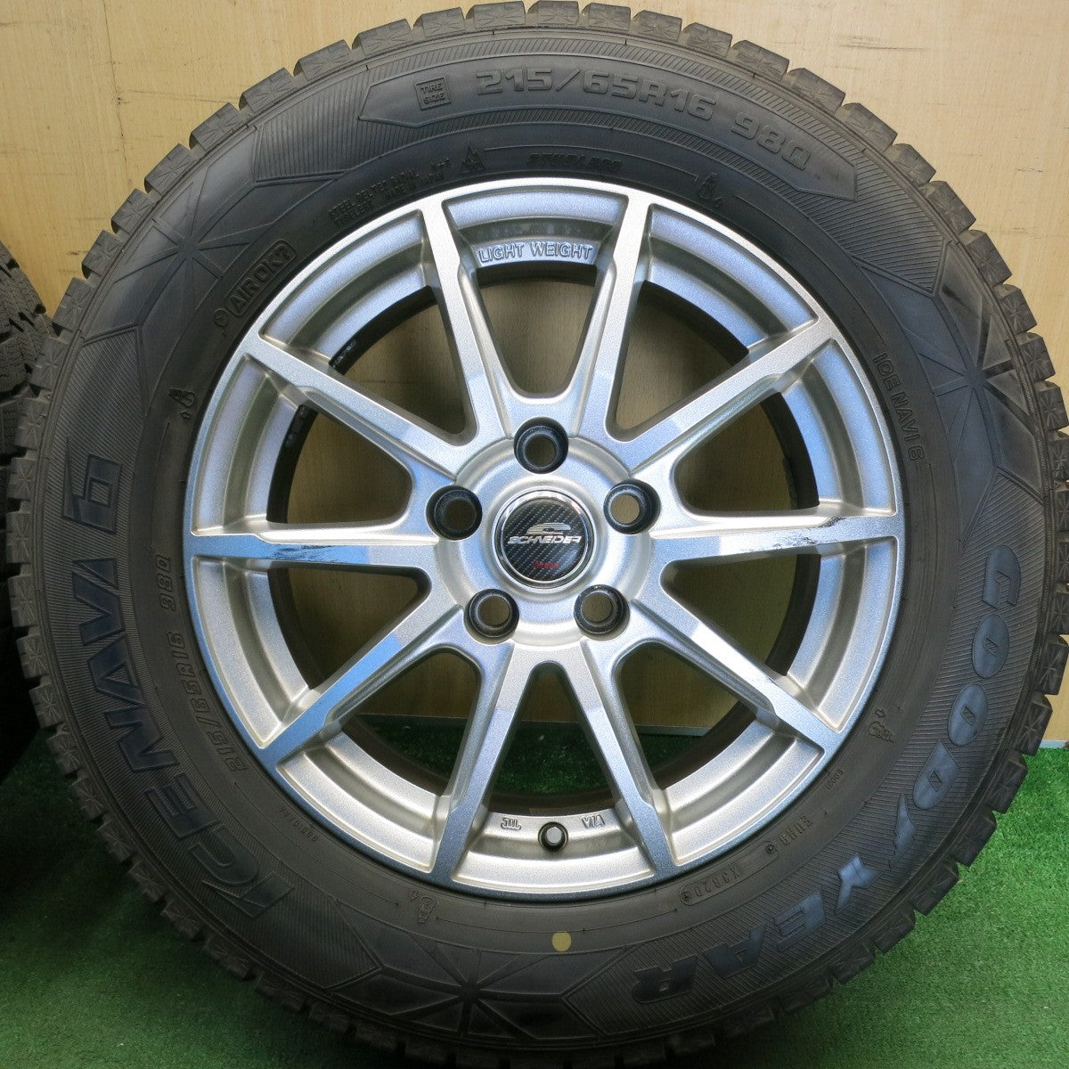 バリ溝！ほぼ10分★スタッドレス 215/65R16 グッドイヤー アイスナビ6 SCHNEIDER シュナイダー 16インチ PCD114.3/5H★6060403HAス