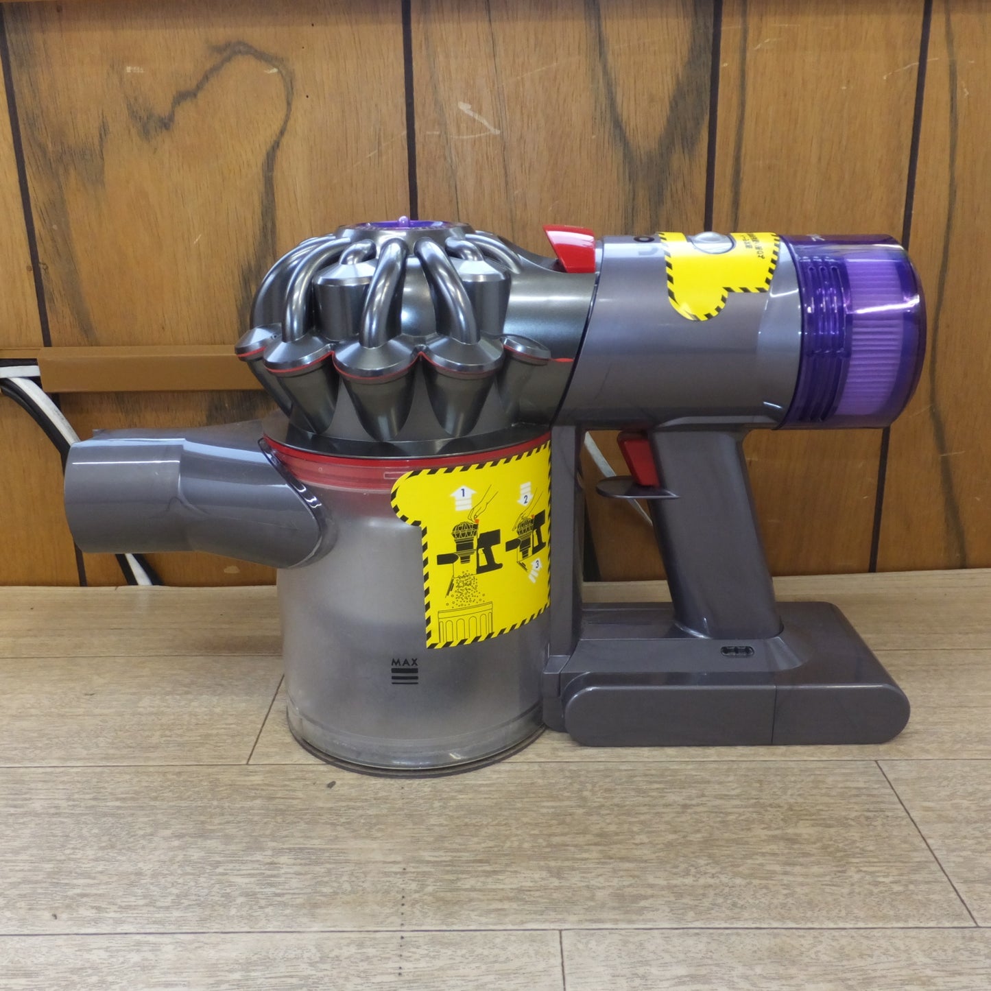[送料無料] ジャンク★ダイソン dyson コードレスクリーナー SV10K セット★