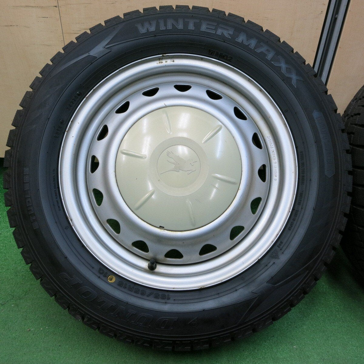 バリ溝！綺麗！9.5分以上★スタッドレス 195/65R15 ダンロップ WM02 スチール PCD100 114.3/4H マルチ★4050111イス