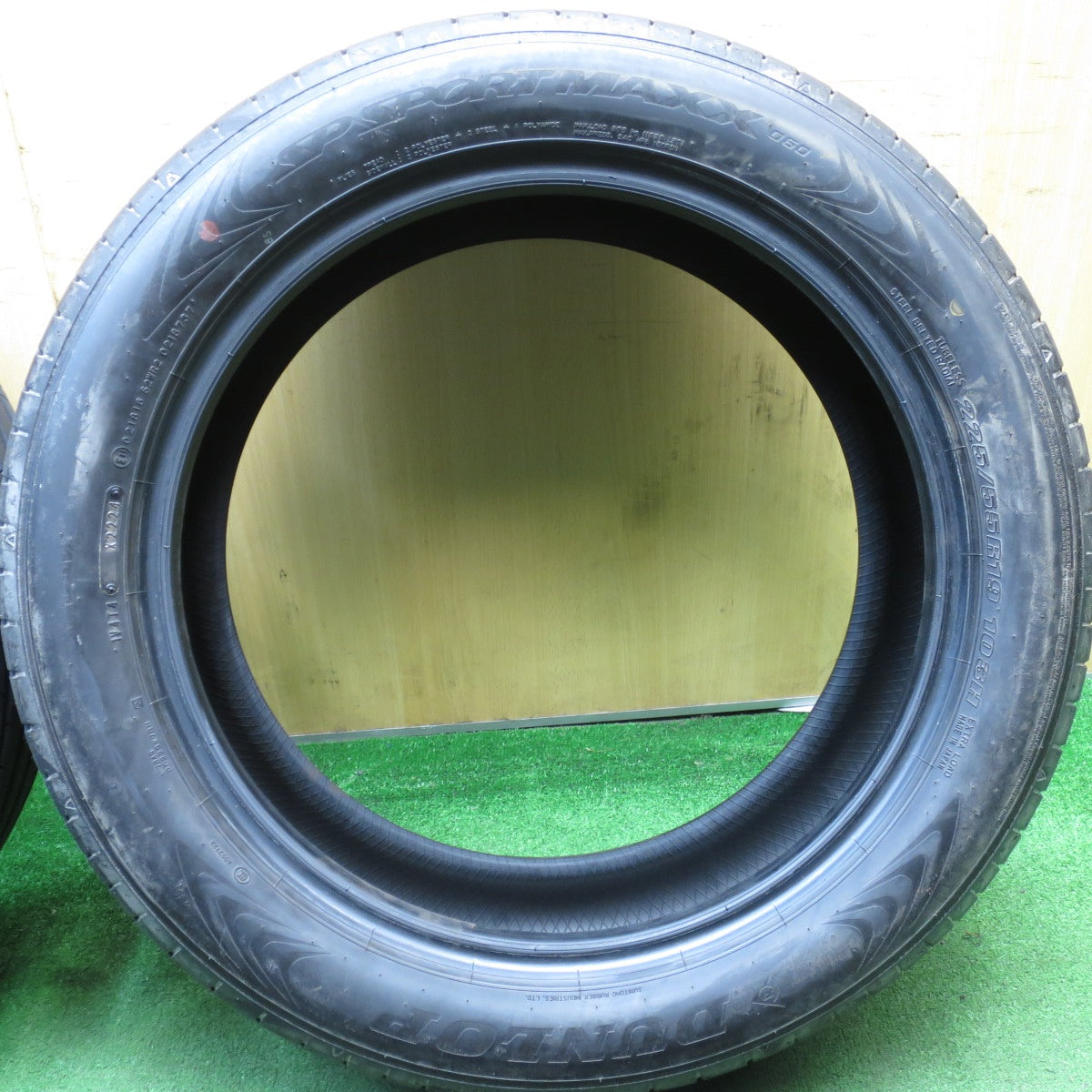 [送料無料] 新車外し！24年★225/55R19 ダンロップ SPスポーツマックス 060 タイヤ 19インチ 40系 アルファード ヴェルファイア等★5040502KKノタ