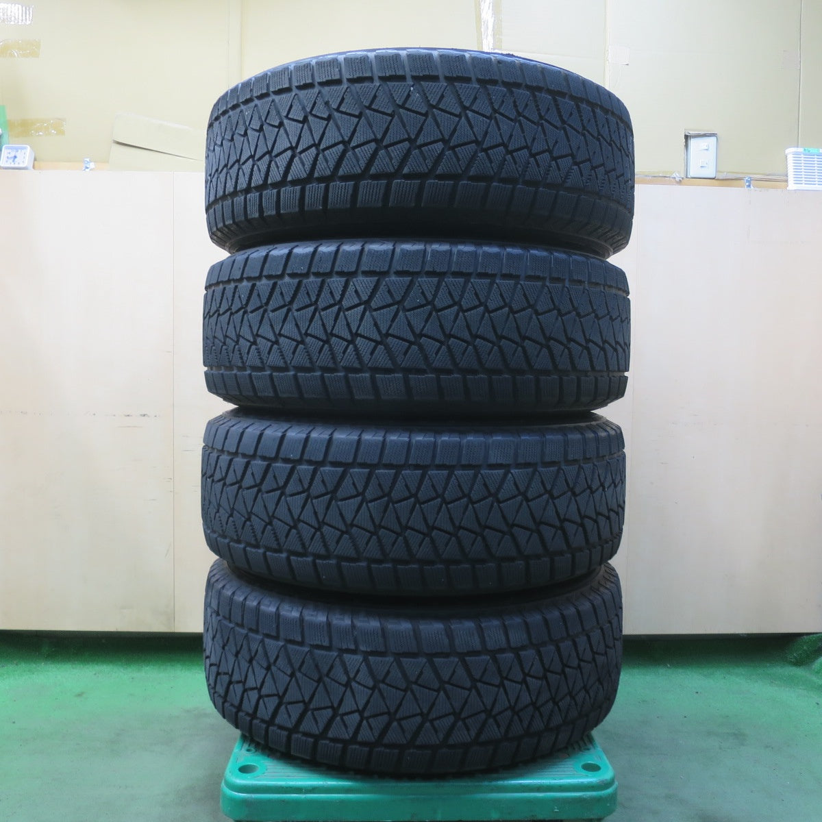 キレイ★KEELER FORCE 265/65R17 スタッドレス ブリヂストン ブリザック DM-V2 キーラーフォース 17インチ PCD139.7/6H★6051407イス