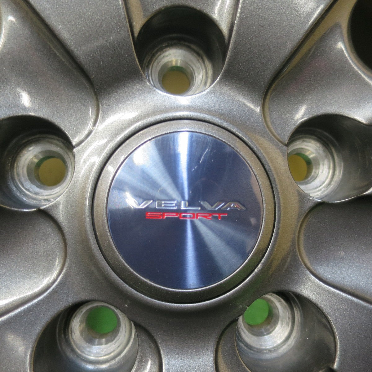[送料無料] バリ溝！キレイ！9.5分★スタッドレス 205/60R16 トーヨー ウインター トランパス TX VELVA SPORT ヴェルヴァ 16インチ PCD114.3/5H★5033101イス