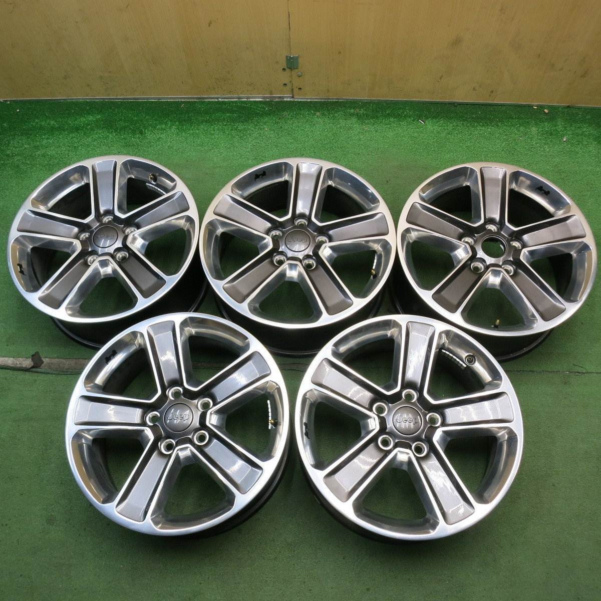 キレイ！5本★JEEP ジープ JL ラングラー アンリミテッド サハラ 純正 ホイール 18インチ 18×7.5J PCD127/5H★6071106HAホ