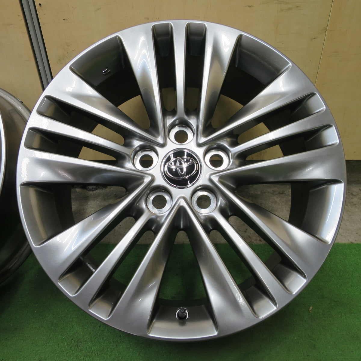 新車外し★トヨタ 40系 アルファード Zグレード 純正 ホイール 18インチ 18×7J PCD120/5H★6060202NGホ