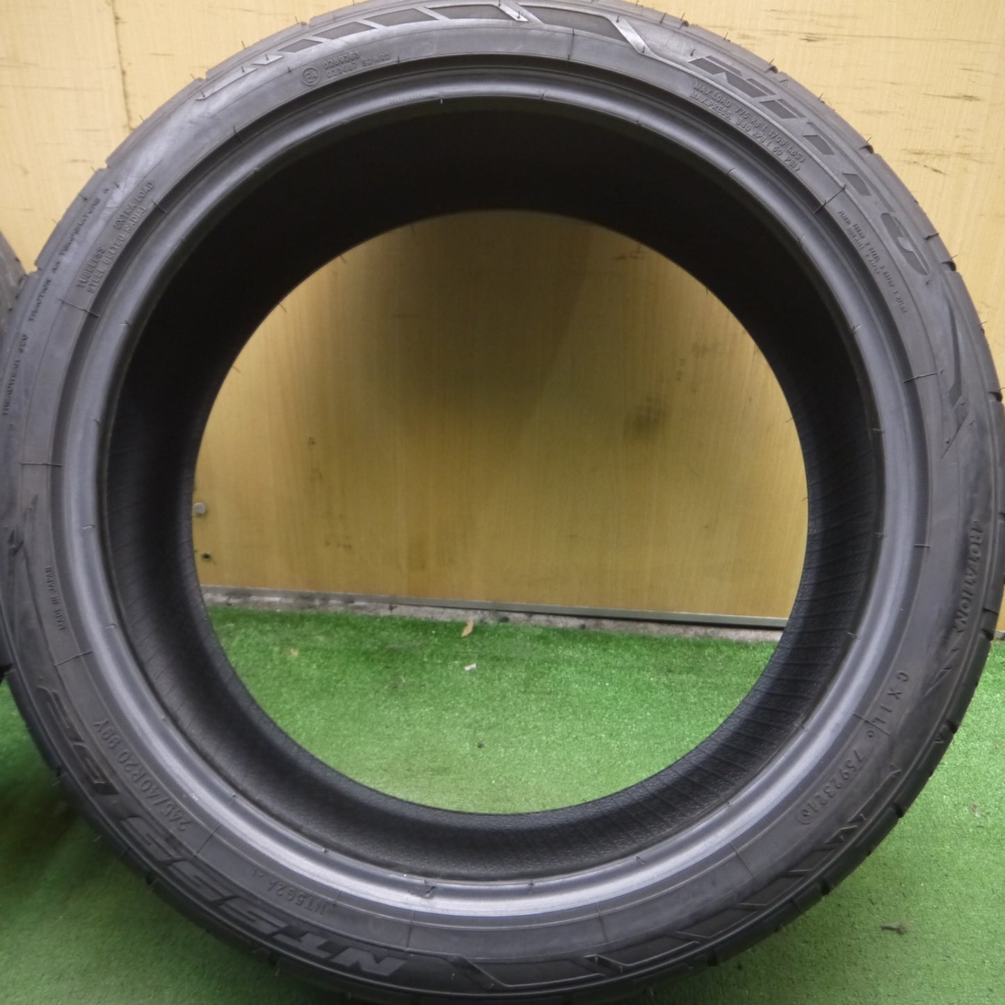 *送料無料* バリ溝！21年！9.5分★245/40R20 275/35R20 ニットー NT555 G2 タイヤ 20インチ レクサス LS BMW 7シリーズ 等★4042215Hノタ